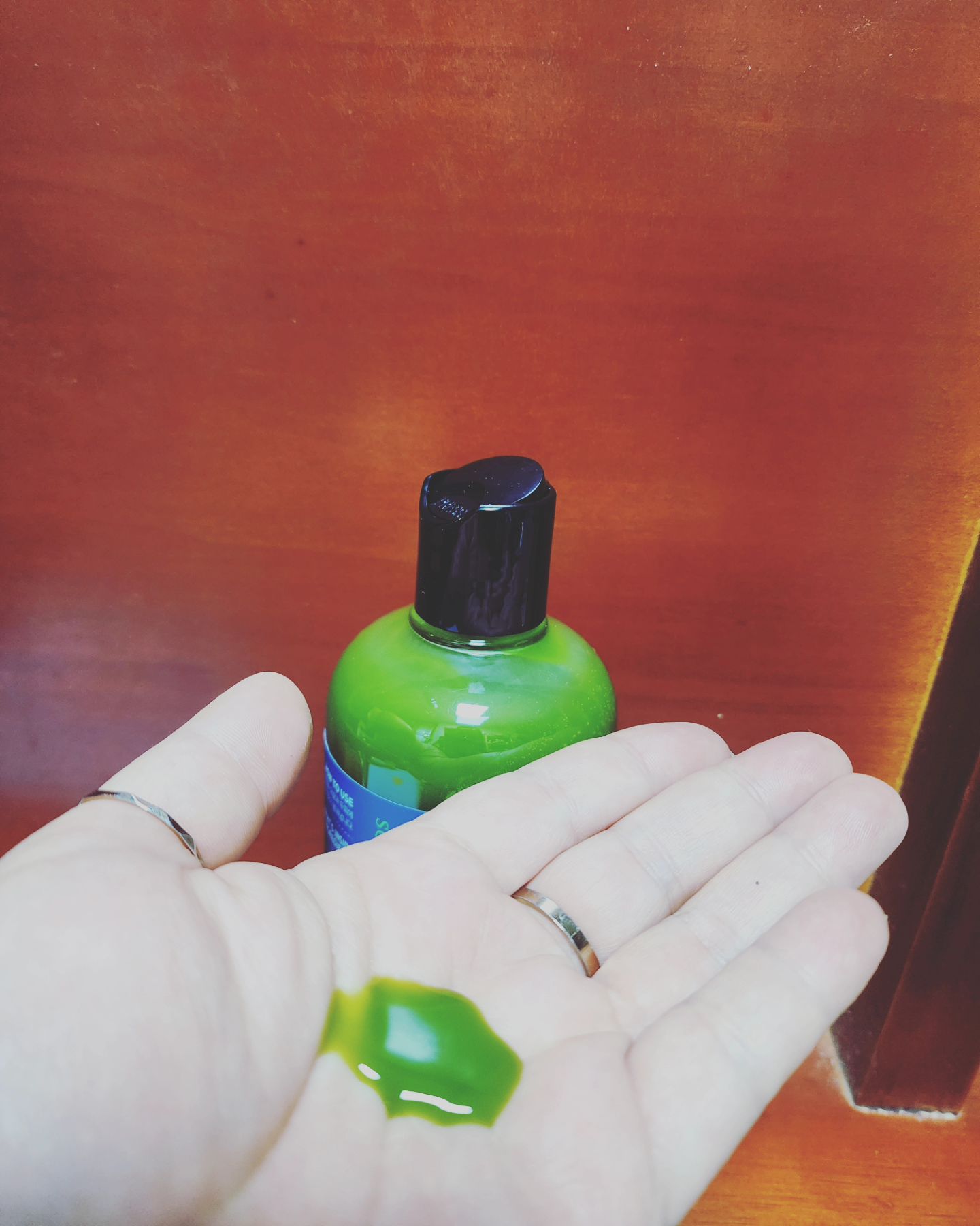 #협찬#협찬 wasabi_lab_official #와사비랩 #와사비스칼프케어샴푸

고추냉이잎 추출물30%함유 맥주효모 추출물 함유

자연유래성분91%함유 모발구성동일 아미노산 13종이 함유되어있어

두피에도 자극적이지않은 샴푸

두피관리 모발관리 샴푸써보면 효과는 그닥..요아이는 감고나면 

개운한건 말할것도 없고

두피도 시원하게 자극적이지않게 해주는 느낌

쫀쫀한 제형에 소량으로도 거품이 와장창~

트리트먼트 사용하지않아도 부드러워요

모발에도 좋고 두피에도 좋은 와사비샴푸

와사비샴푸라 향은 상상도 못하고 있었는데 말모말모~~

넘좋아요ㅎ 꾸준히 써봐야겠어요

#와사비랩 #와사비스칼프케어샴푸 #탈모샴푸#두피샴푸#두피관리#비듬샴푸#개운한샴푸#신상나왔을때#공팔리터#공팔리뷰어#선팔맞팔환영#좋반