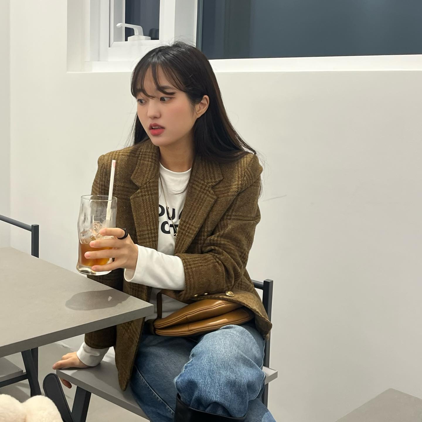 둘둘 껴입었는데 날씨 안추워서 짐만 무거워진 날
이래서 난 겨울이 싫어😖☕️