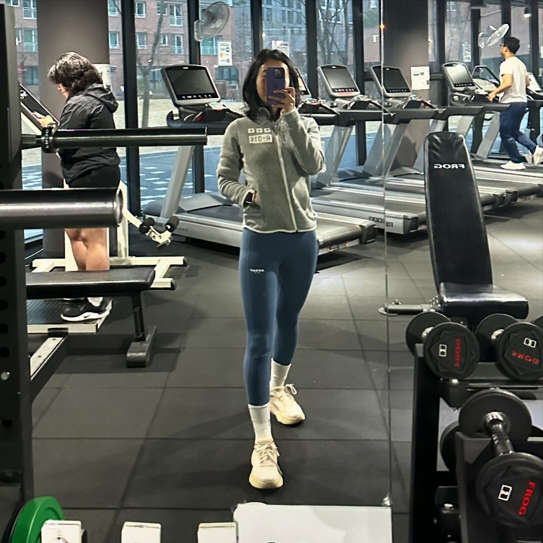 #오운완 

오늘 아침 5시 40분에 눈을 떠서… #운동 갈까 말까 엄청 고민했어요. 🤣
.
100일 꾸준히 채우면 자동으로 몸을 일으켜 가게 되어 있는데 다시 습관을 잡으려고 하니 머리와 몸이 의지를 따라주지 않더라고요.💜
.
단 10분이라도 걸으러 나가자!고 해서 나와선 결국 #런데이 2일차 잘 채웠습니다.💪💪
.
원래, 이불 속에서 나오는데 까지가 가장 힘들어요. 아시죠? 힘들지만 조금씩 함께 해보아요🏃🏻‍♀️🏃🏻‍♀️
(그럼 저는 2깡하러 총총..!)
.
.
==============================
#습관형성 #운동 #오운완 #운동하는여자 #운동하는아나운서 #운동하는 #운동하는회사원 #잠실코드엠 #코드엠 #운동기록 #운동인증 #운동인증샷 #운동일지 #출근전운동 #새벽운동 #갓생 #마라톤준비