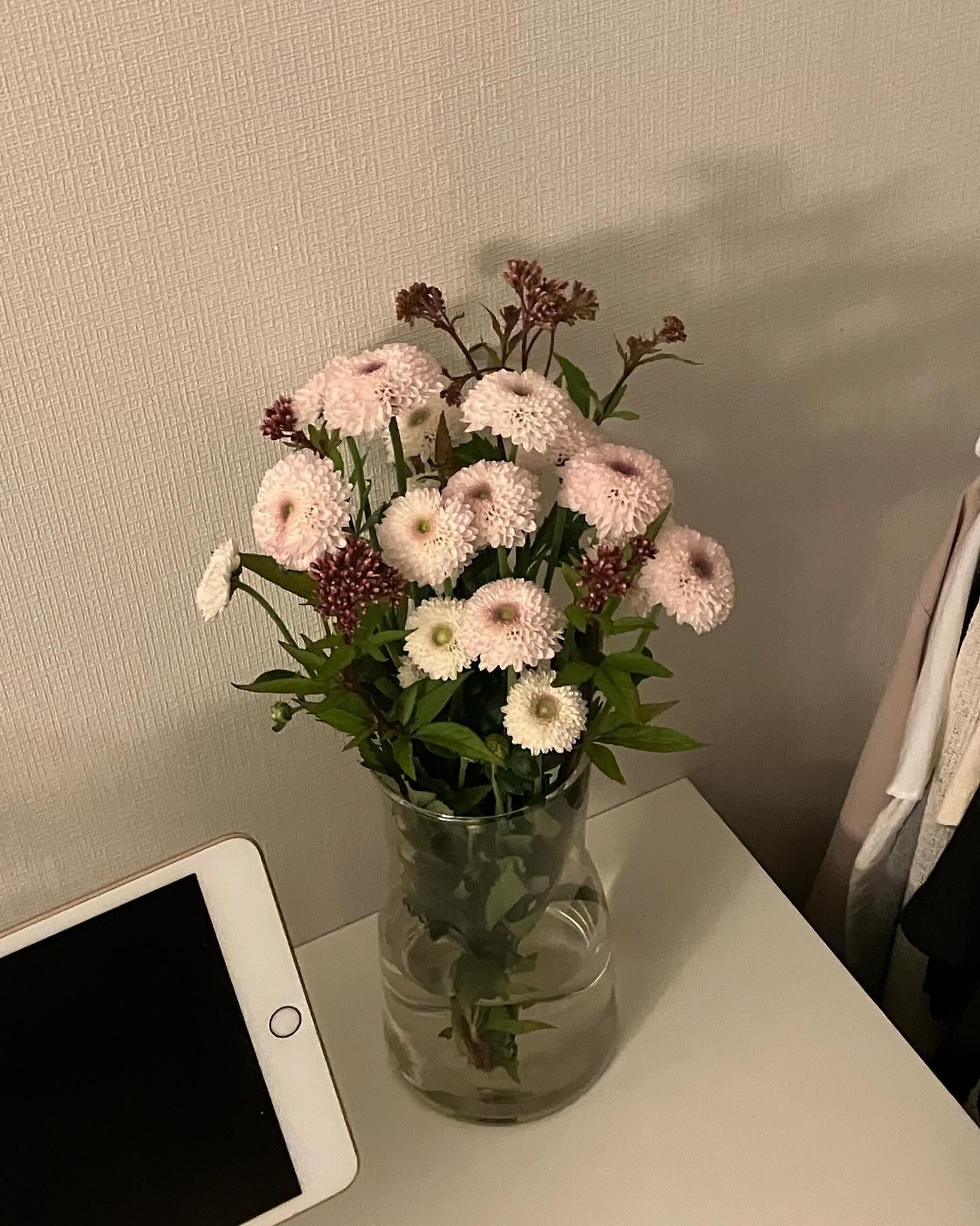 요즘 따라 속절없이 지나가는 시간들이 너무 아쉽고 야속하다..가을아 가지마🍂 그치만 또 금방 가슴 뛰는 크리스마스고요🎅🏻