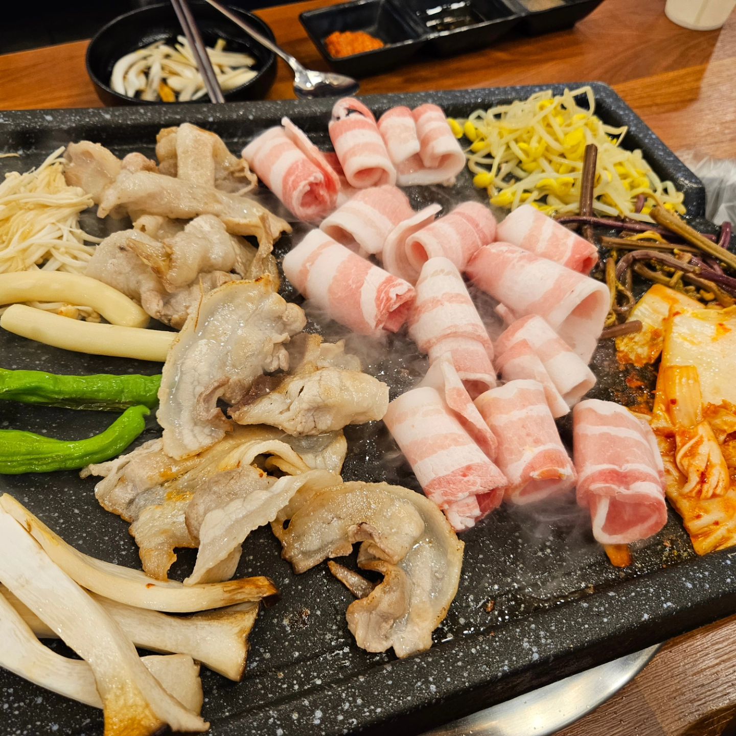 #대패한상죽전점
흑돼지 대패가 1인분에  3,300원
가성비 진짜 좋아서 추천하고 싶어요!
흑돼지라서 그런지 더 쫀득쫀득 맛남

#대구맛집 #대구대패맛집 #대구대패삼겹살
#대패한상 #죽전역맛집 #대구죽전맛집 #대구맛집추천 #대구삼겹살