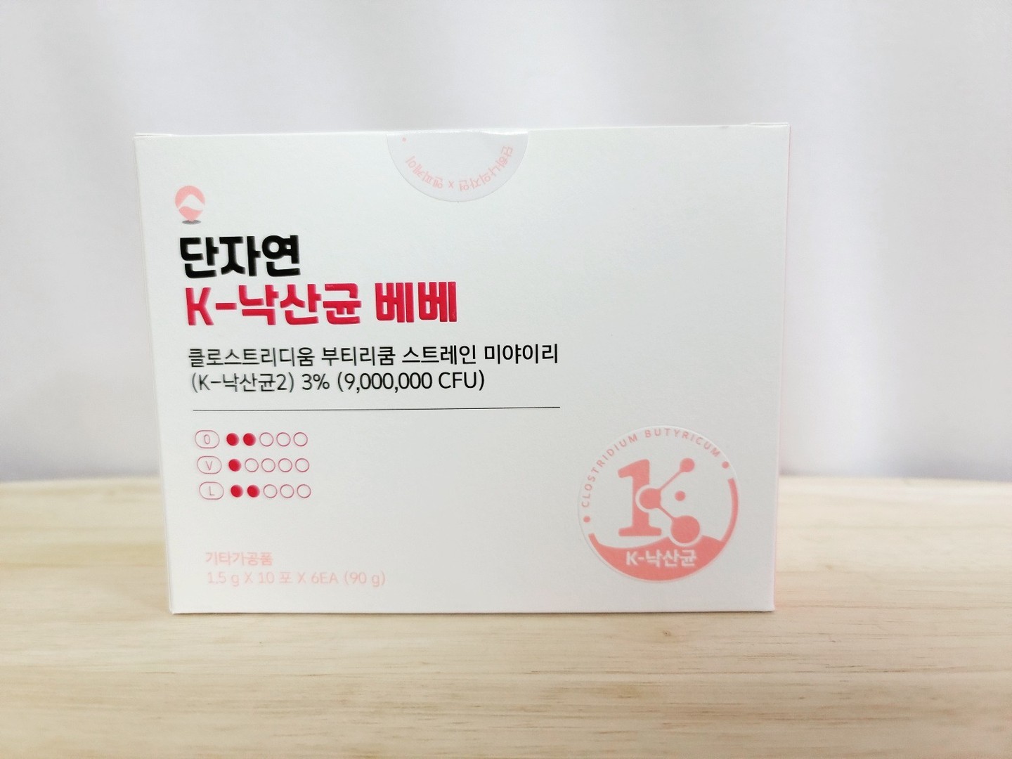 ​#제품협찬

5살인 아들 지금까지도
배변활동으로 건강상태를 
살피는데요~😂

그래서 늘 유산균을 신경쓰지
않을 수가 없더라고요!

유산균은 먹을 수 있는
100일부터 이것저것 찾아보기 바빠지는데요ㅠㅠ

단자연 K-낙산균 베베 제품에는
낙산균이 들어있는데요~?

낙산균이란!
스스로 자신을 보호하는 자연 캡슐인
"아포"를 형성하기 때문에 고온에서도 죽지 않고 살아 실온 보관이 되고👏

산소가 없는 곳에서 활발히 움직이는 혐기성균이기 때문에 위산, 담즙산, 소화효소에도 살아남는 생존력이 매우 높은 균이랍니다!👍

하루에 한포로 오래 사는 유산균과
비타민D 400IU, 아연 3mg 까지
톡톡히 챙길 수 있는 
[ 단자연 K-낙산균 베베 ]
랍니다.

100일부터 48개월까지 하루 1포
부드러운 분유맛이라 거부감없이
맛있게 먹을 수 있어 더욱 좋아요❤️

#프로바이오틱스 #K낙산균 
#아기유산균 #단하나의자연
#단자연 #K낙산균베베 #낙산균
#특허받은K낙산균 #단자연낙산균
#엄마낙산균 #유산균낙산균
#차세대프로바이오틱스 
#유아영양제 #돌아기유산균 
#키즈유산균 #블로그체험단 
#인플루언서