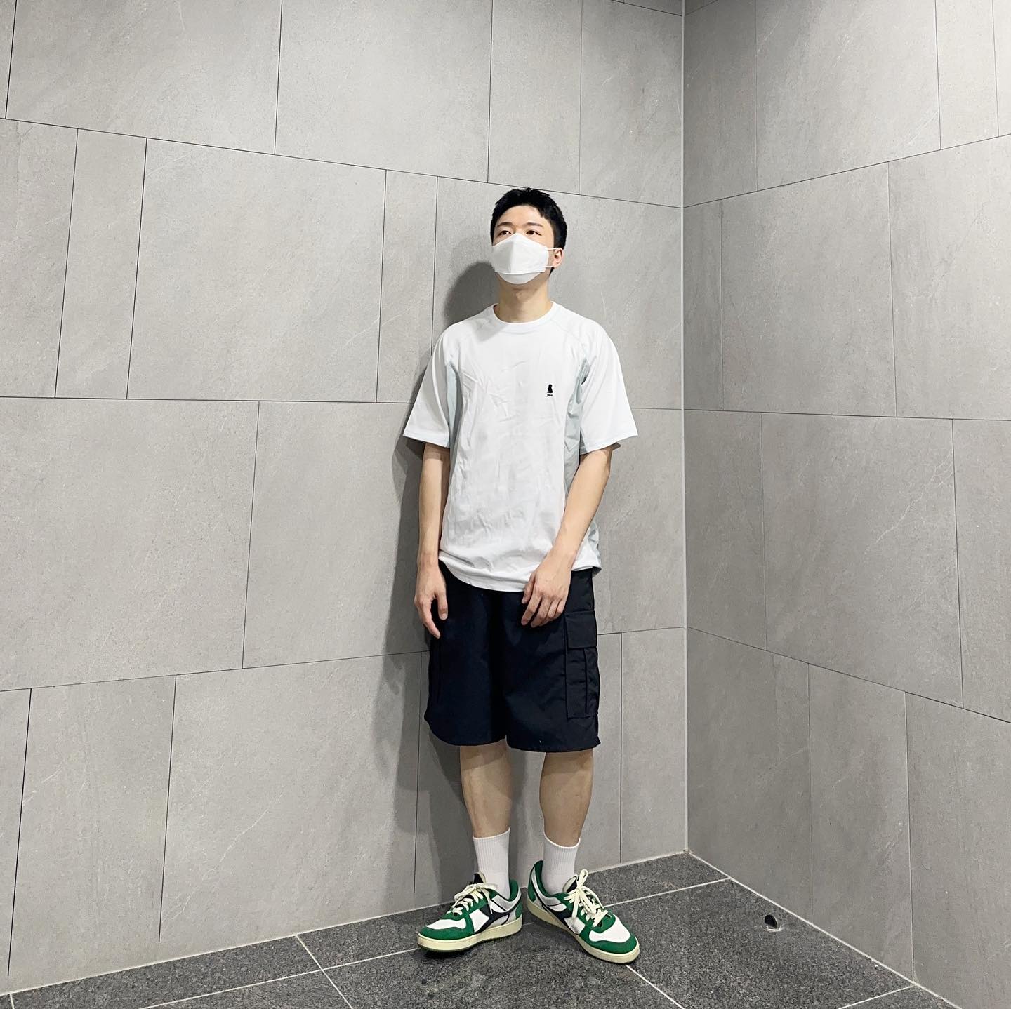 #협찬 #제품제공 진짜 오랜만에 피드 ㅠㅠ
이번엔 운동복 상의를 제공받았어요!!
phyps_department 에서 제품제공받았습니다 
.
.
.
.
🔈 제품 이름은 MIXED SPORT TEE

🔈 제 신체사이즈는 172/66인데 M사이즈 제공받았네요 상의의 경우 늘 M사이즈를 착용하는데 이번 제품은 살짝 오버핏으로 빠지네요 굳이 한 사이즈 업하실 필요는 없다고 생각해요 

🔈 컬러는 제가 제공받은 화이트 컬러를 포함해서 네이비, 블랙으로 총 3가지로 구성되어있어요 

🔈 팔 안쪽부터 아래로 나일론 소재로 되어있어서 시원하답니다 겨땀 방지☺️