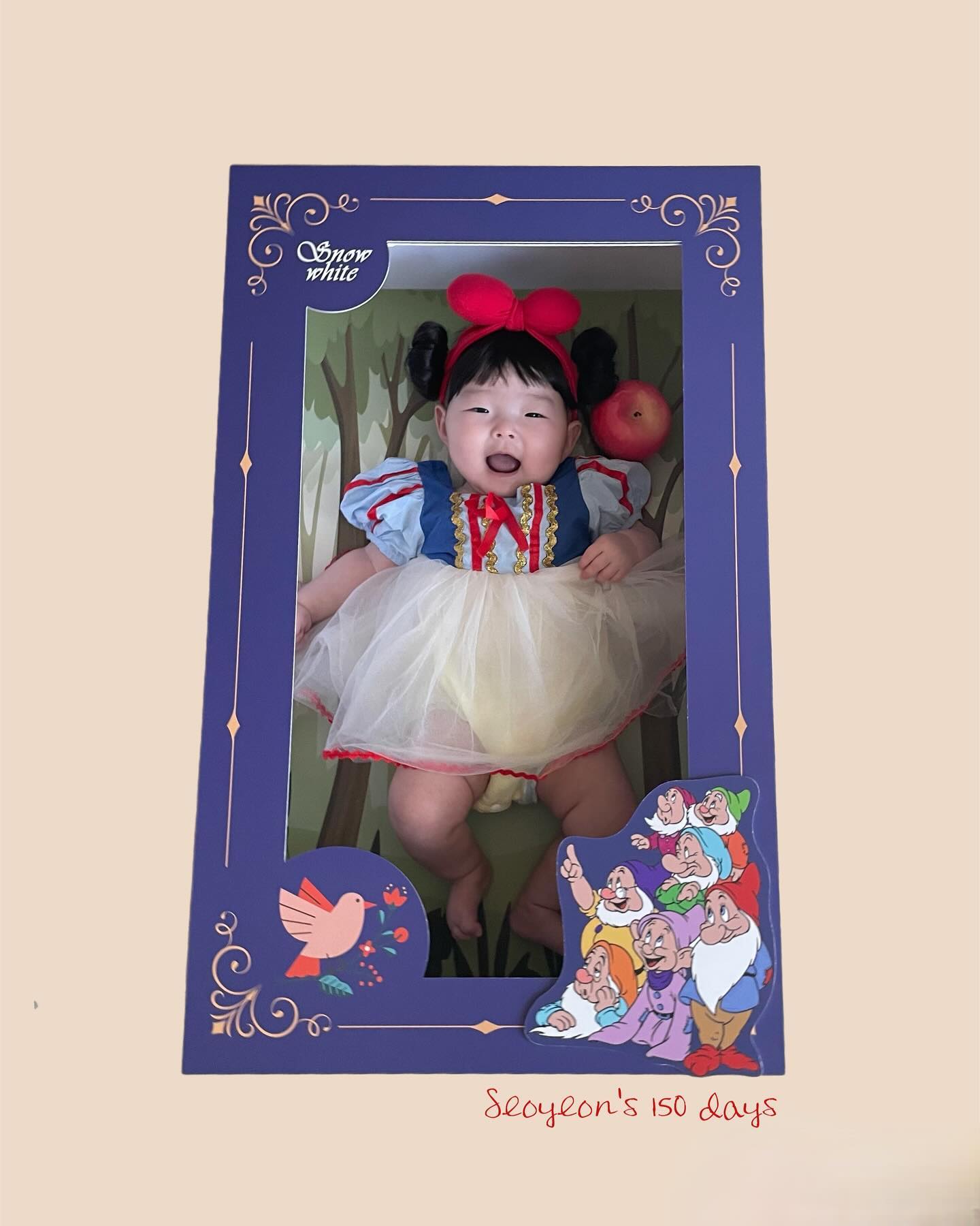 🍎🍎

우리 아기 백오십일 🤍🤍
대여할때는 의욕 넘치다가
막상 집으로 택배오면 귀찮아지는
셀프촬영,,,,,
귀찮아서 오분만에 후다닥 찍었는데두
소품들 덕분에 너무 귀엽당 ♡•͈ᴗ•͈♡

#150일일아기 #셀프촬영 #백설공주 
#서여니백설공주