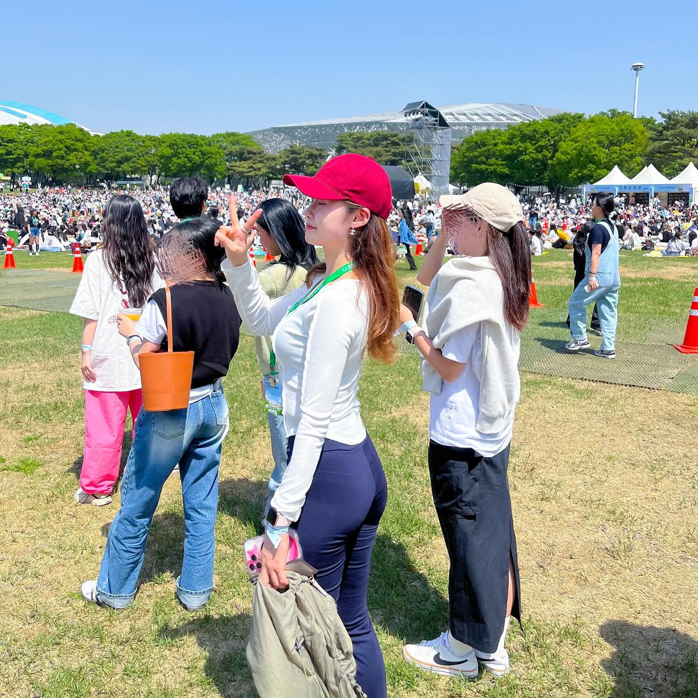 #나는즐거울때궁딩이를흔들어 #💃 #러브썸페스티벌 

날씨 조금 더웠지만 너무 재밌었던 페스티벌!!
진굥이랑 센이랑 같이 가서 더욱 좋았규🩷🤍
담에 또 같이 가줘 내 덩생들😆