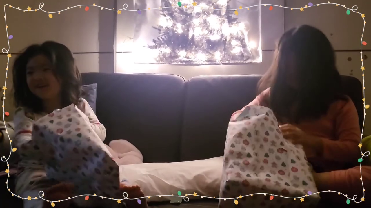 여니들의 이번 Christmas도 성공🥰

#근데티니핑졸업은언제쯤
#새콤달콤핑 #파산핑 #거덜핑 #크리스마스선물 #여니자매
#내선물은없나요🎅