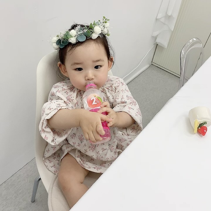 🍑

#이프로 맛본 아기 
음~~음~~~ 하면서 너무 맛있어함 ㅎㅎ

#아기생일 이니까 그냥 다 먹으라고 줌 🤣
진짜로 #생일파티 #찢었다 

나 #떡뻥 쟁여놓은거 아직두 있는디
이프로 맛 봤는데 떡뻥을 먹겠니 엄마야? ㅠㅠ

#마지막사진 너모 작아서 안보여 #울애기
#작은인간 #사랑해내딸 ❤️❤️

#두돌아기 #두돌촬영 #두돌파티 #두돌생일상
#아기생일파티 #24개월딸 #아기외출복 #아기원피스