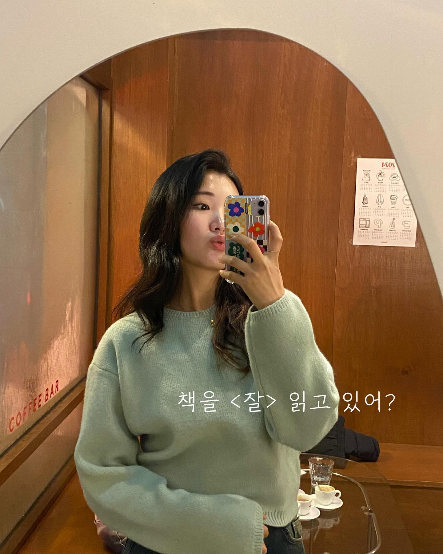 ⠀
⠀
한달에 10권 읽는것 or 1권을 제대로 읽는것
어떤게 좋은거고 중요한 걸가? 라는 생각
책 읽어보려는 사람들 한번씩 하는거죠...?🫣
⠀
저는 올해 책을 아주 씹어먹자는걸로
선택했어요! 누군가에게 “어? 나도 이책알아”
라고 이야기했지만 내용을 요약하고 내생각을
말해주는건 하지못하는,,˵ˊᯅˋ˵
⠀
그래서 아이패드 굿노트와 노션을 활용해서
책을 읽고있는데, 하루에 많은양을 읽지못해도
노션에 챕터별로 다 내생각이 정리가 되고,
머릿속에 확실한 그림이 그려지니 넘좋다요✨
⠀
꼭! 해보세요 나만의 책으로 다시 기록하는 것 :)
궁금한거 보내주시면 영상으로 만들어볼게요오!
⠀
⠀
#비상식적인성공법칙
#간다마사노리
#밝음이의나다운성공법
⠀