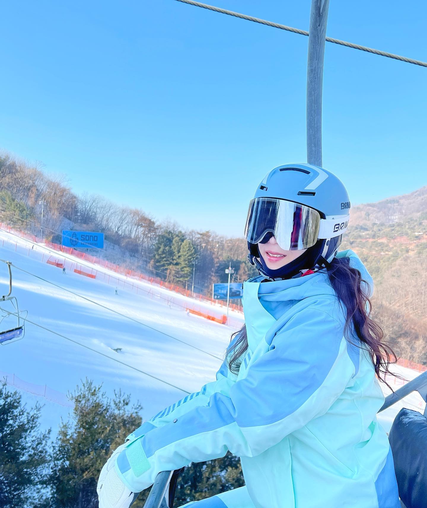 유럽 피드 다 올리고 올리려다 시즌 끝날 때까지 스키 피드 못 올린 사람🙋🏻‍♀️
이제 인스타로는 도파민이 충족되지 않아서🙄 좀 뜸하지만... 
그래도 상반기 가기 전에 어떻게든 유럽 피드 꼬옥 끝낼 것임!
.
스키🎿...올해도 열심히 타긴 했다👏🏻👏🏻 수고했다 나 자신ㅋㅋ
.
.
.
.
.
#2324시즌 #비발디파크 #스키 #skier #스키타는여자 #레벨1 #ski #운동하는여자 #온요네 #브리코 #하트스키 #lfl #좋아요반사 #겨울 안녕