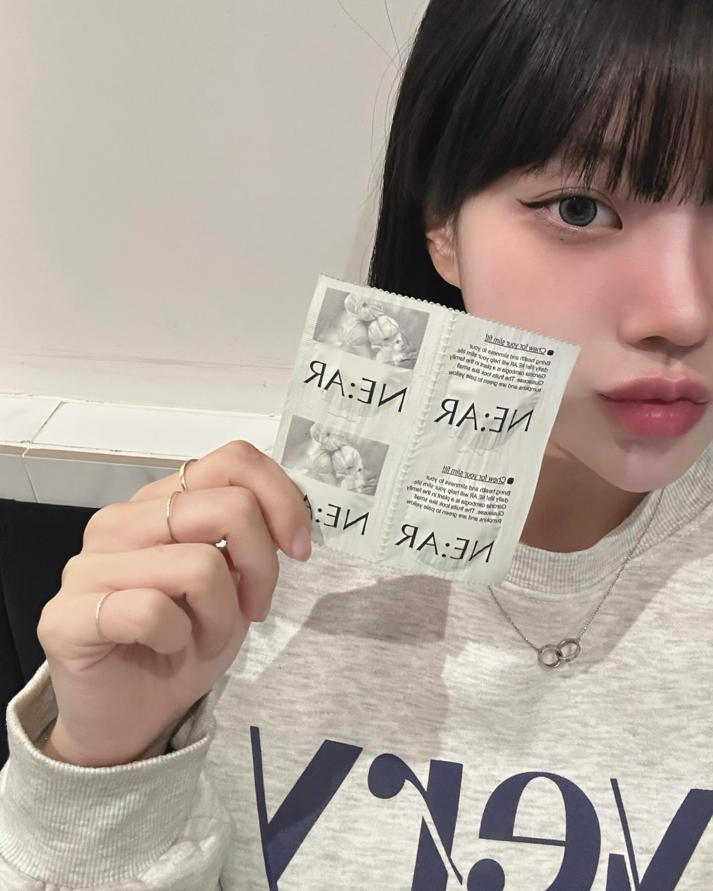 #협찬 

취뽀 후 마음편해진 나 ,, 
긴장감 풀리니깐 바로 +3kg
고민이 많았는데 식약처에서 기능성을 인증한 
가르시니아 성분 포함으로 체중 감소에 도움되는

⭐️니아르 가르시니아 캔디⭐️ 를 만났습니다 !

패키지디자인도 예쁘고
무엇보다 너무 맛있어서 꾸준히먹기 좋아요 🤍