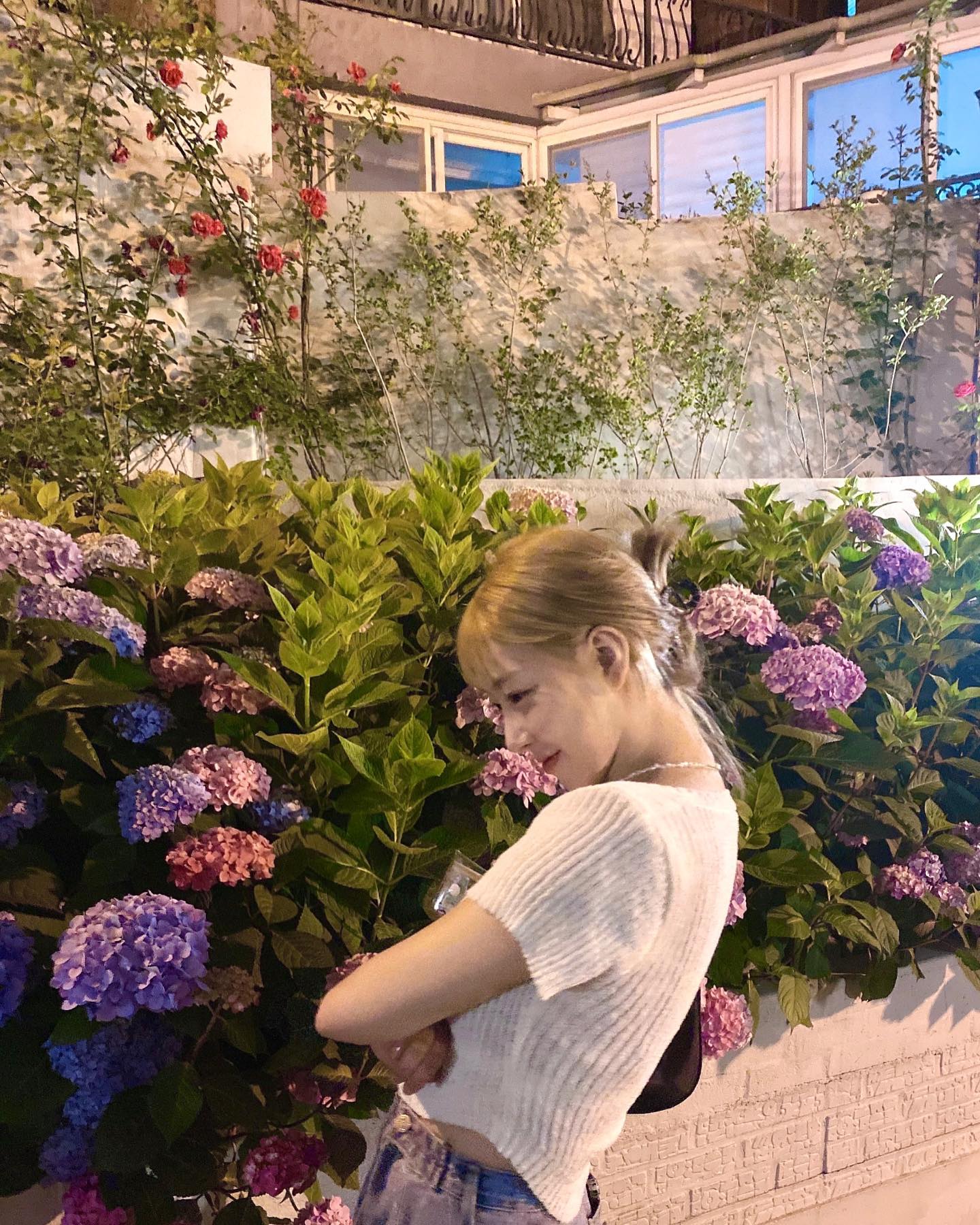 꽃이쁘네☺️