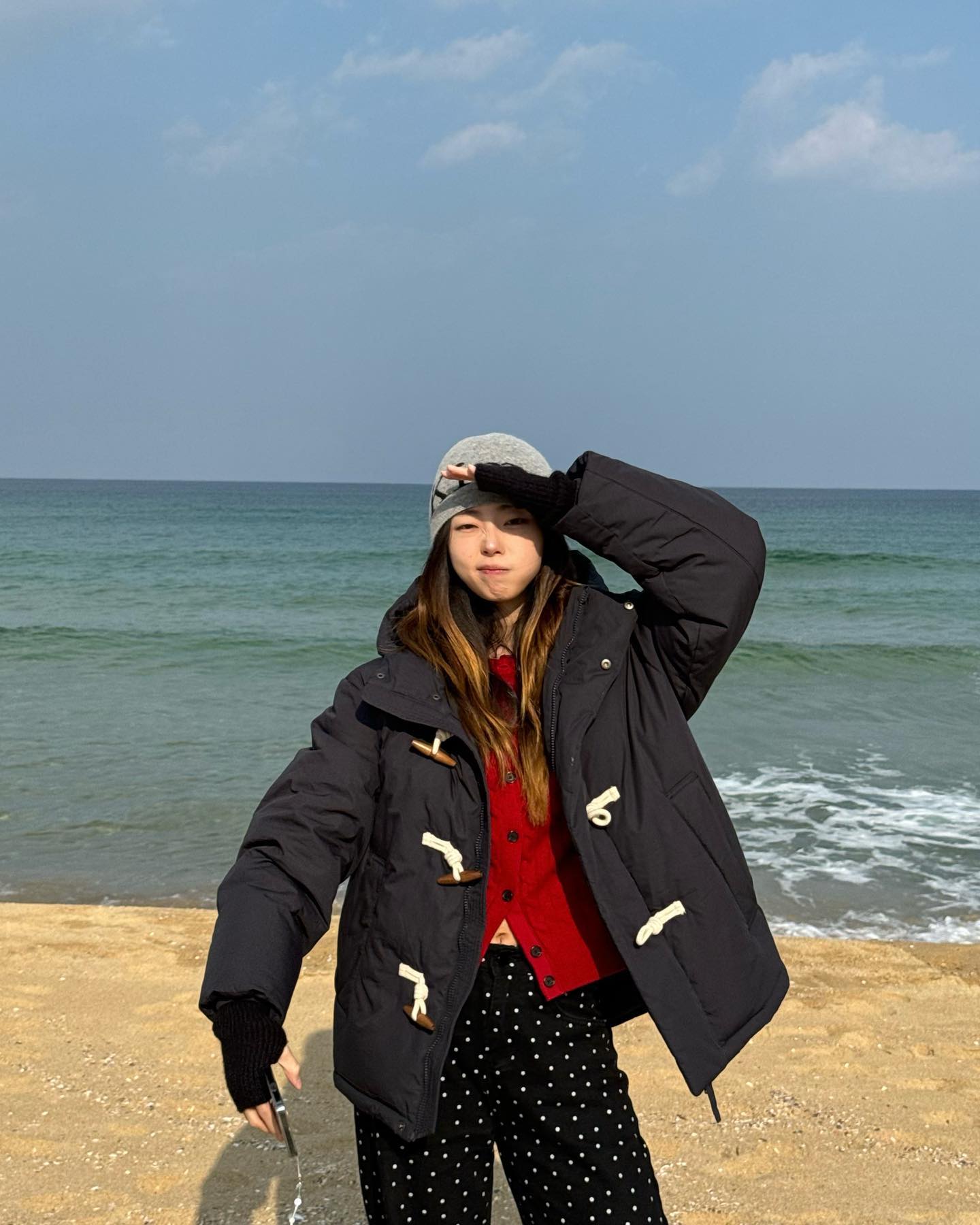 #협찬 겨울바다만의 낭만이 잇거든요🌀
whoaukorea 귀여운 떡볶이 코트 아니고 떡볶이 패딩입고~
단추디테일에 귀여워서 기절좀 할게ㅠ

whoau_ootd 
#후아유 #후즈크루 #후즈크루7기 #whoau #패딩코디 #패딩추천 #떡볶이패딩 #ootd