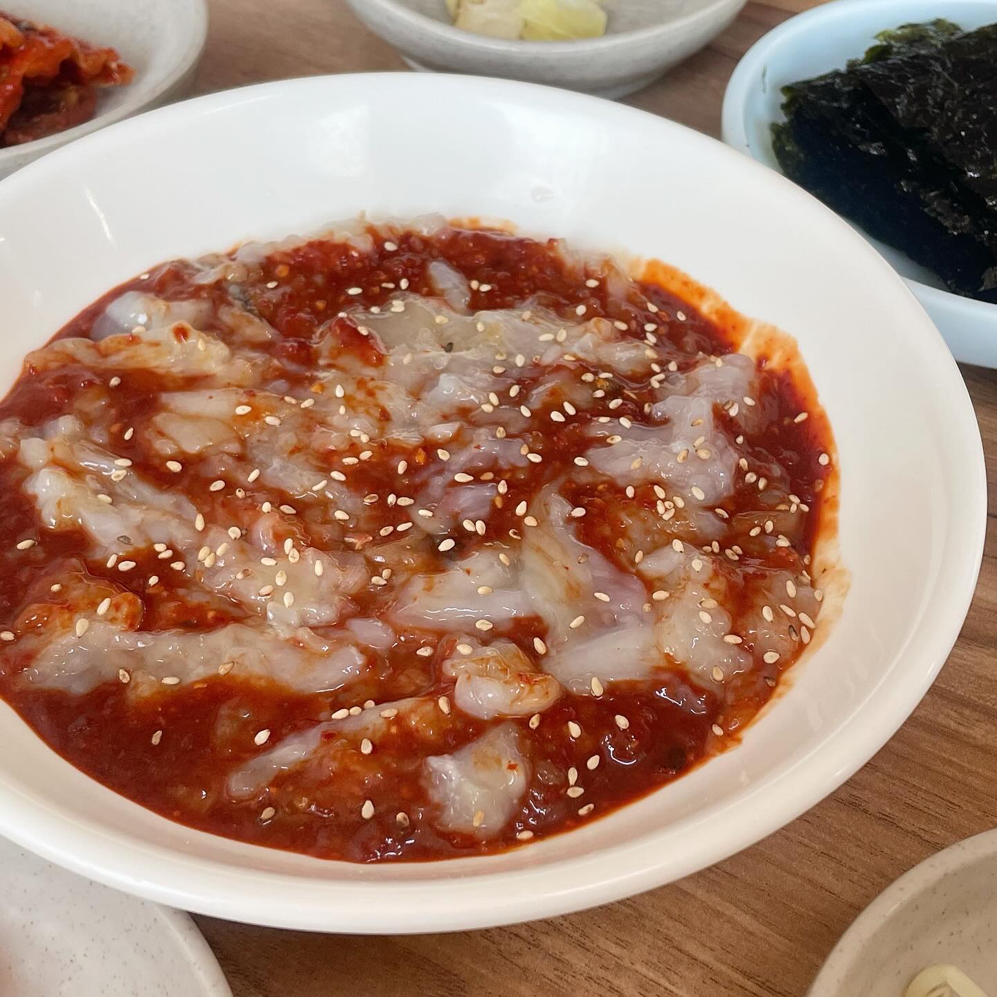 🌞목포 장터식당
.
오랜만에 올려보는 피드! 지난 봄 목포에 갔다가 방문했던 곳☺️ 게장만 먹다가 게살을 처음 먹고 눈이 띠용! 이렇게 편하게 게를 먹을 수 있다니 너무 행복했따 왕추천💕
.
.
.
.
.
#먹스타홍홍 #장터식당 #꽃게살 #양념꽃게살