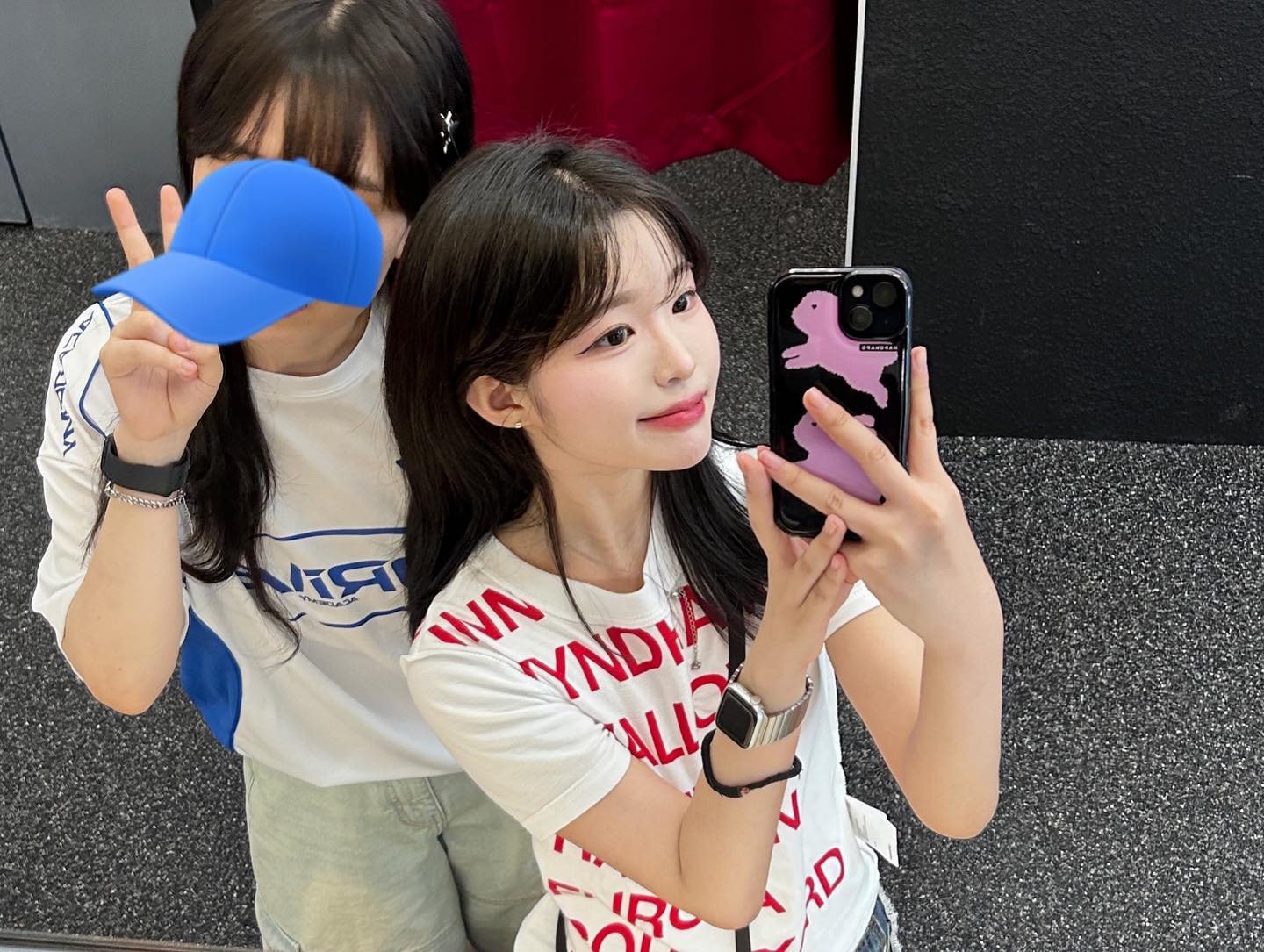 거울셀카 폭탄 🧨! 

케이스가 예쁘니까 거울셀카 계속 찍고 싶어지잔하 … 🌀🫶🏻