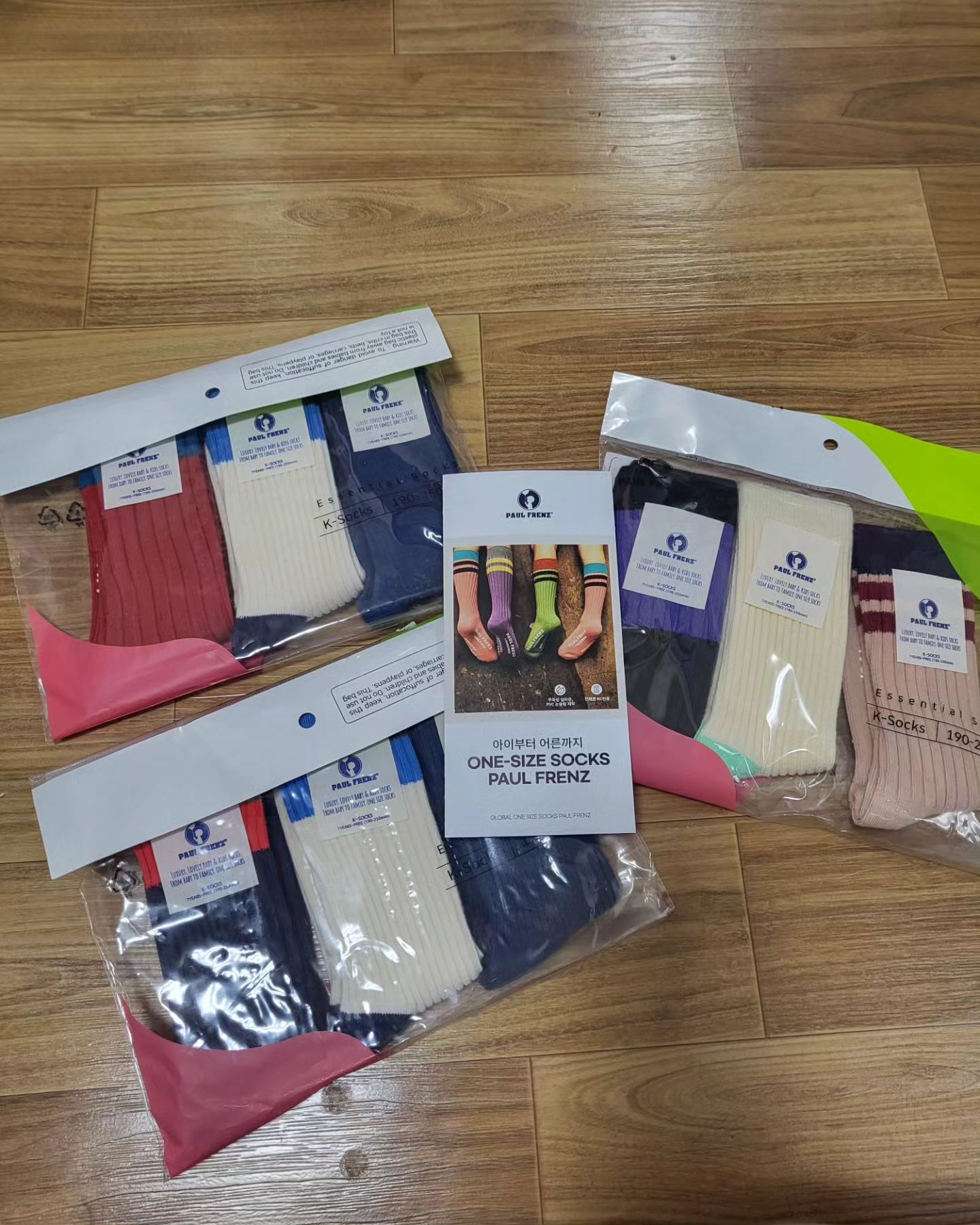 #곰끼와처음수학 #곰끼를그려줘 #당첨 
#폴프랜즈양말 #190-250 #가능 
작은사이즈만있는줄알았던 폴프랜즈양말♡
190-250사이즈도있다니!!!대박!!!😍
곰끼그리고양말받기😛
고마워용♡♡♡♡