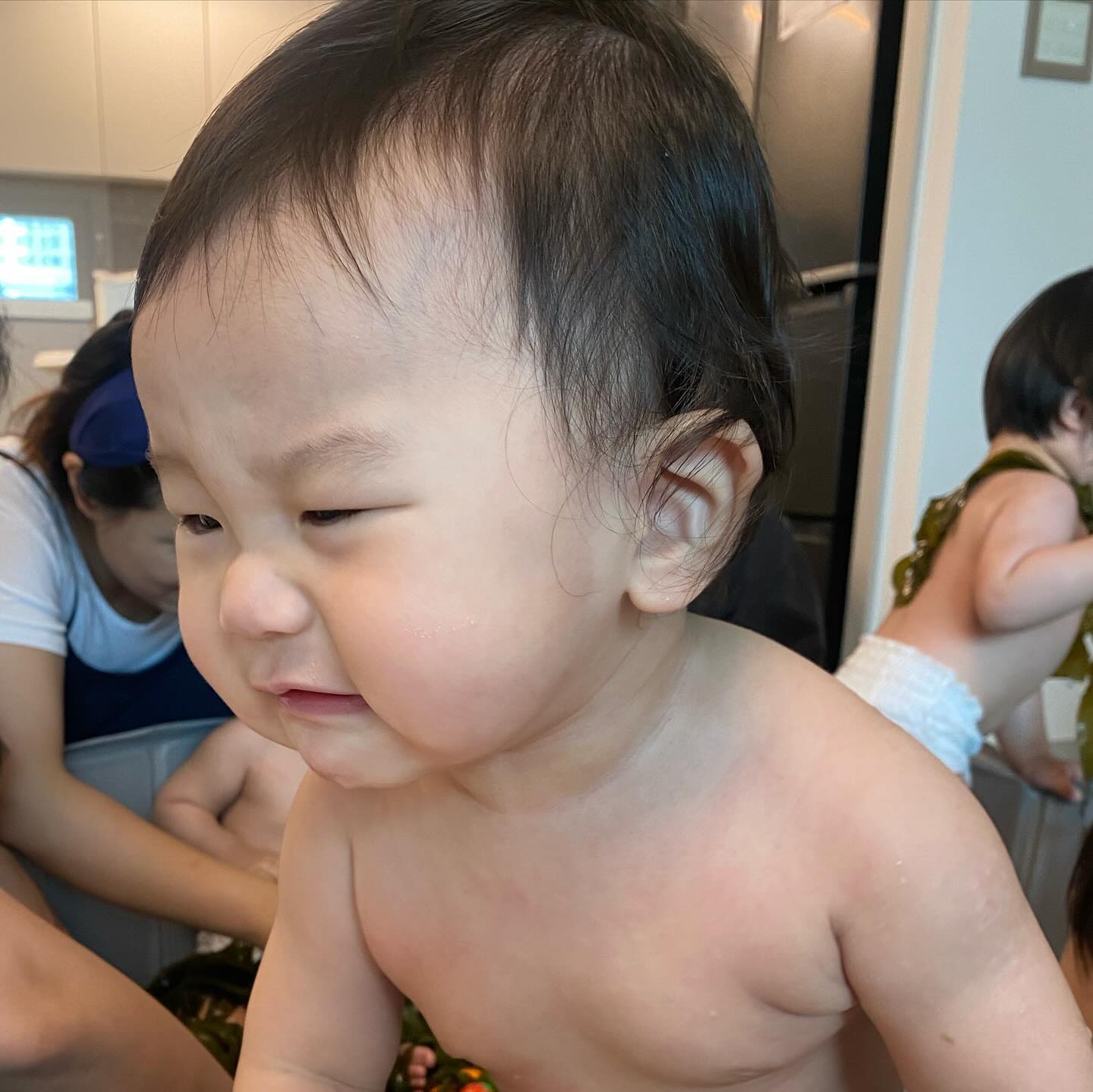 난 그냥 미역이 싫어!!!!!🪸🪸
거니랑 미역은 안맞는걸루😜😝
엄마만재밋었네 히히
집에선 절대 도전할수없던 촉감ㅋ.ㅋ
좋은이모들 덕분에 매주가 문센♥️최고!!!!!
#토끼띠모임 #촉감놀이 #미역은실패인걸로