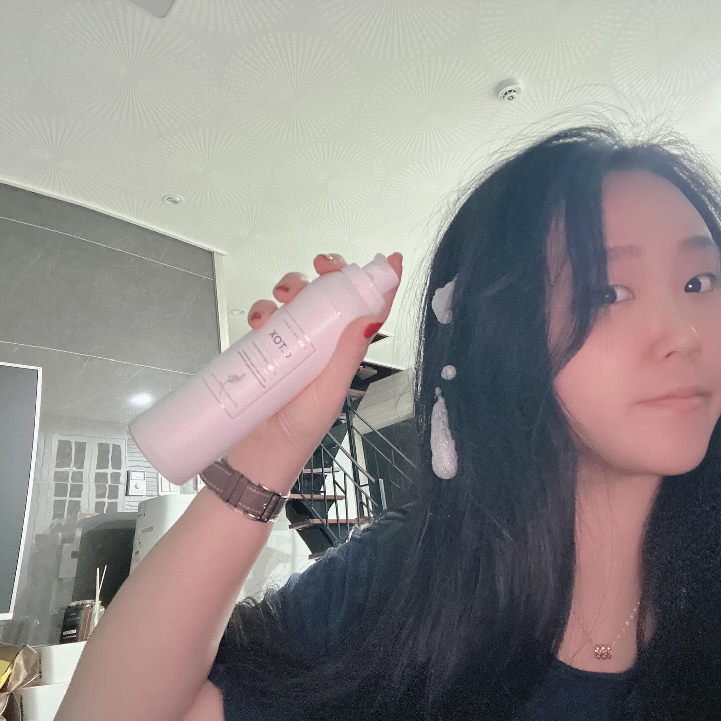 #제품협찬 #광고
❣️ 살롱핸즈 씨톡스 스칼프 에센셜 토닉 ❣ ️ 
salonhands_official 

좋은기회로
살롱핸즈 씨톡스 스칼프 에센셜 토닉을 
사용해보았다 good

제일 좋은건,
풍부한영양
& 수분두피에센스 👍🏻👍🏻👏🏻
= 씻지 않아도,
간편하게 사용할수 있는
노워시 토닉이라 
더욱더 좋다 ❤️

글고,
천연 특허 성분 함유라
더욱더 믿고 사용할수 있다 good

또,
꼭 필요한 성분으로 만들어
안심 제품이라 좋다
= 향도,
시트러스 향이라
은은하고, 상쾌? 해서 good

앞으로 꾸준하게 데일리 제품으로
사용할거고,
좋은제품 = 살롱핸즈 씨톡스 스칼프 에센셜 토닉을
사용할수 있는 기회를 주셔서 감사합니다 🙏🤝🏻❤️

#15그램 #15그램뷰티 #15그래머 #살롱핸즈 #씨톡스스칼프에센셜토닉 #탄산버블 #스파클링워터 #두피토닉 #탈모증상완화 #노워시토닉 #두피케어 #뿌리볼륨 #스칼프케어 #두피쿨링