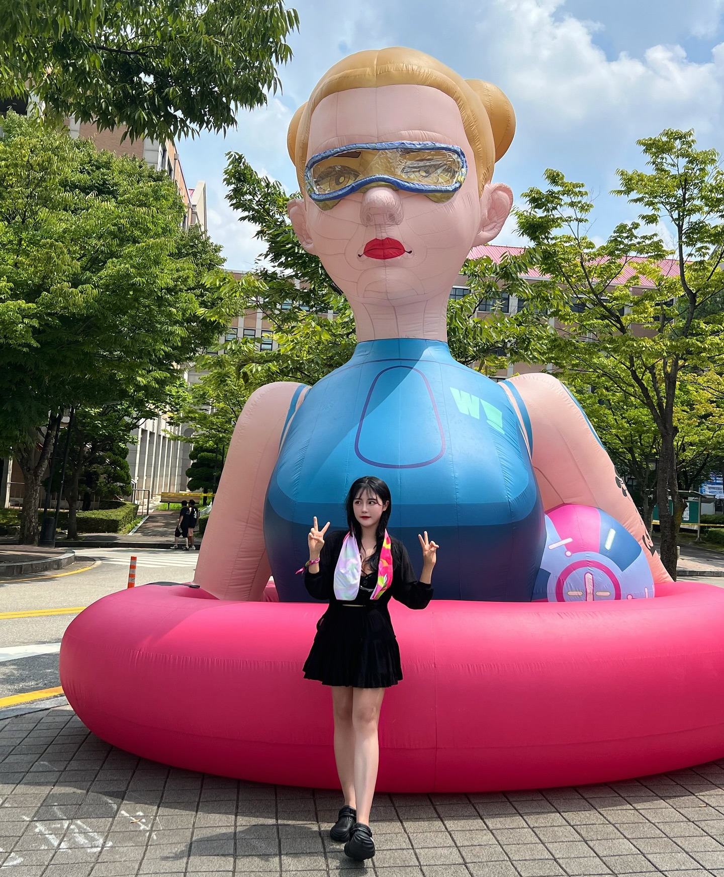 2024 워터밤 핫해💓
앞자리에서 오래 서있어서 힘들었지만
아직 20대니깐~~🙌🏻

진짜 너무 재밌었고 다음에 또 가쟈! 예디💓
💭
#워터밤#대전워터밤#waterbomb#축제스타그램#waterbomb2024#여름축제#워터밤페스티벌#페스티벌룩#워터밤서울#목원대학교#송크란#워터밤2024#대전축제#대전0시축제#하이라이트#워터밤핑크팀 💗💗