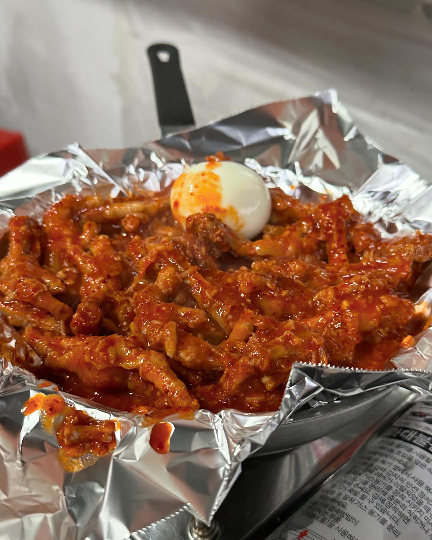 장승배기 닭발집 아시는 분들 계실까요❤️
가성비 좋은 맛집으로 노량진, 장승배기쪽에서 진짜 유명한 곳이죠‼️

오랜만에 추억 가득 담긴 닭발집에서 맛있게 먹고 왔어요. 
똥집도 꼭 드셔보세요! 마늘 가득 부드러운 똥집 볶음도 넘 맛있어요👍🏼

처음 방문했을 때보다는 물가상승으로 가격이 많이 올랐지만, 아직도 가성비 최고인 것 같아요. 
✔️닭발 14,000 ✔똥집 14,000 ✔주먹밥 2,000 

찐가성비 닭발집 추천드려요❤️

📍닭발집 
서울 동작구 장승배기로 123-1 2층 
.
.
.
#장승배기맛집 #노량진맛집추천 #닭발집 #서울닭발맛집 #장승배기역맛집 #노량진닭발집 #장승배기닭발집