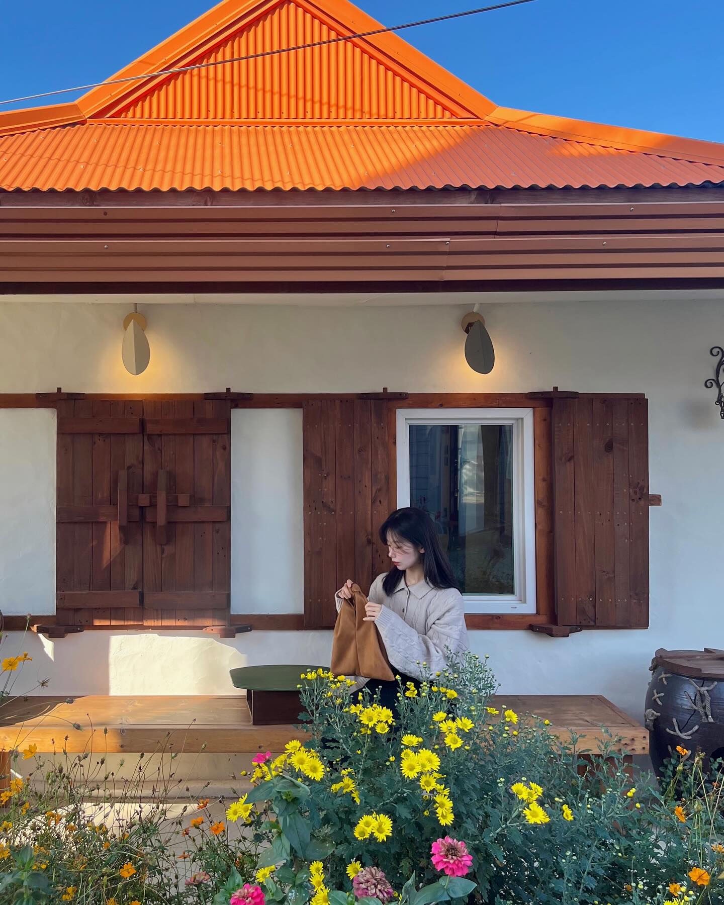 #협찬 
가을갬성 낭낭했던 강화도🤎🧸ྀི🍂༘

요즘 내 애착가방 덕분에 f/w 느낌 🆙
메종드유 특허 디자인 가방으로, 손잡이 매듭이 포인뚜💕

🎁 신상 티모백 & 호보백 출시 기념 ~20% 할인 진행에
구매시 15,000원 상당 파우치까지 증정한다구 하니
관심있으신 분들은 얼른 둘러보러 가셔요⋆𐙚₊˚⊹♡

👜 maisonde_u 
#메종드유 #토트백추천 #디자이너가방 #가방추천