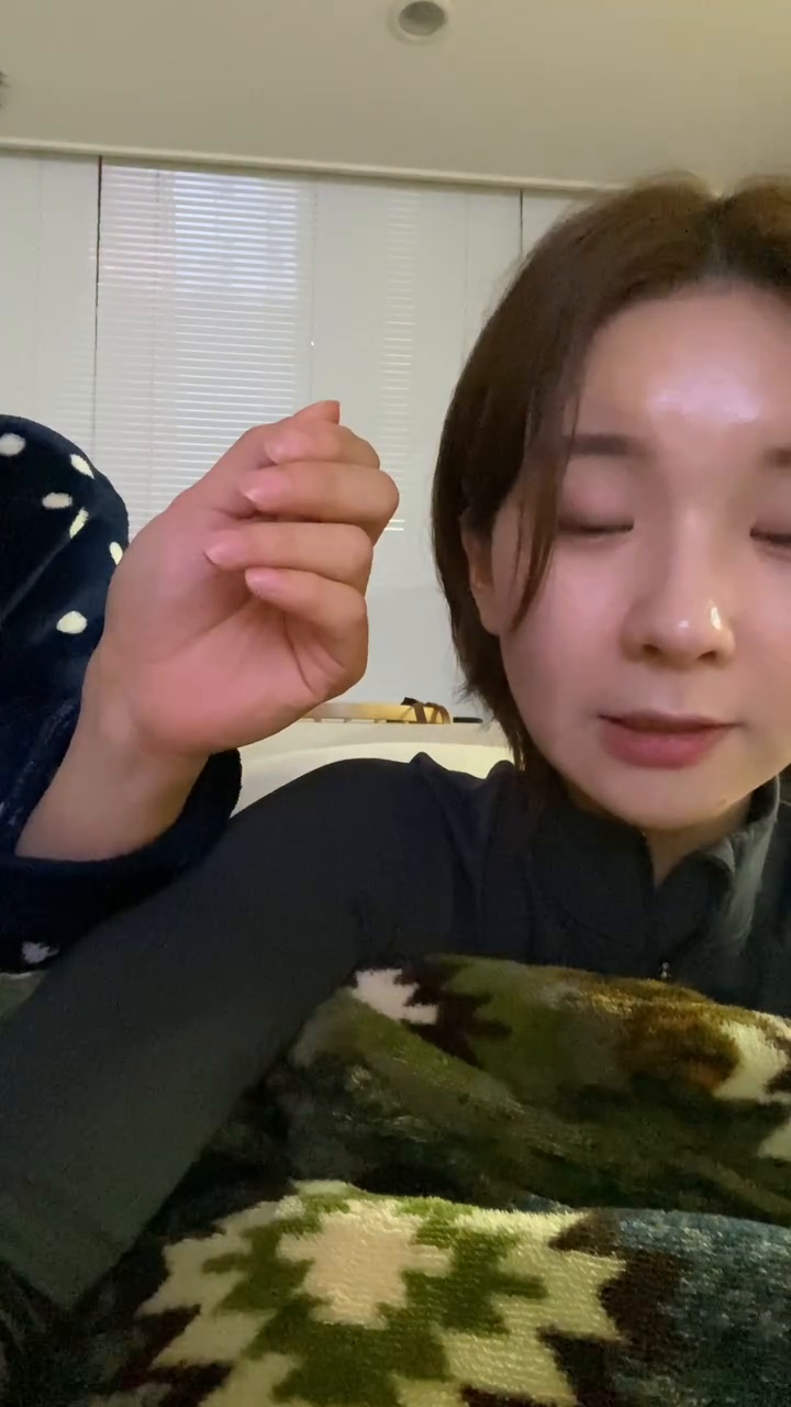 여자 손 아닙니데이 복싱 3개월차 복서의 손입니다이👊
아직도 의심스럽지만 해병대 나왔습니다이