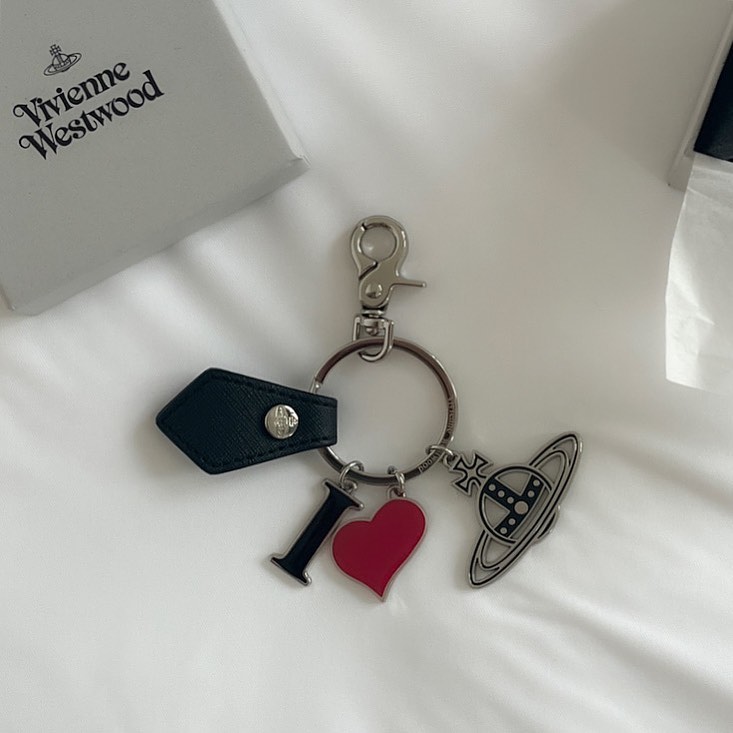 차키잃어버릴일은없겠어🗝🔗♥️
.
.
.
.
.

#키홀더#키링#비비안웨스트우드#ootd#안전운전