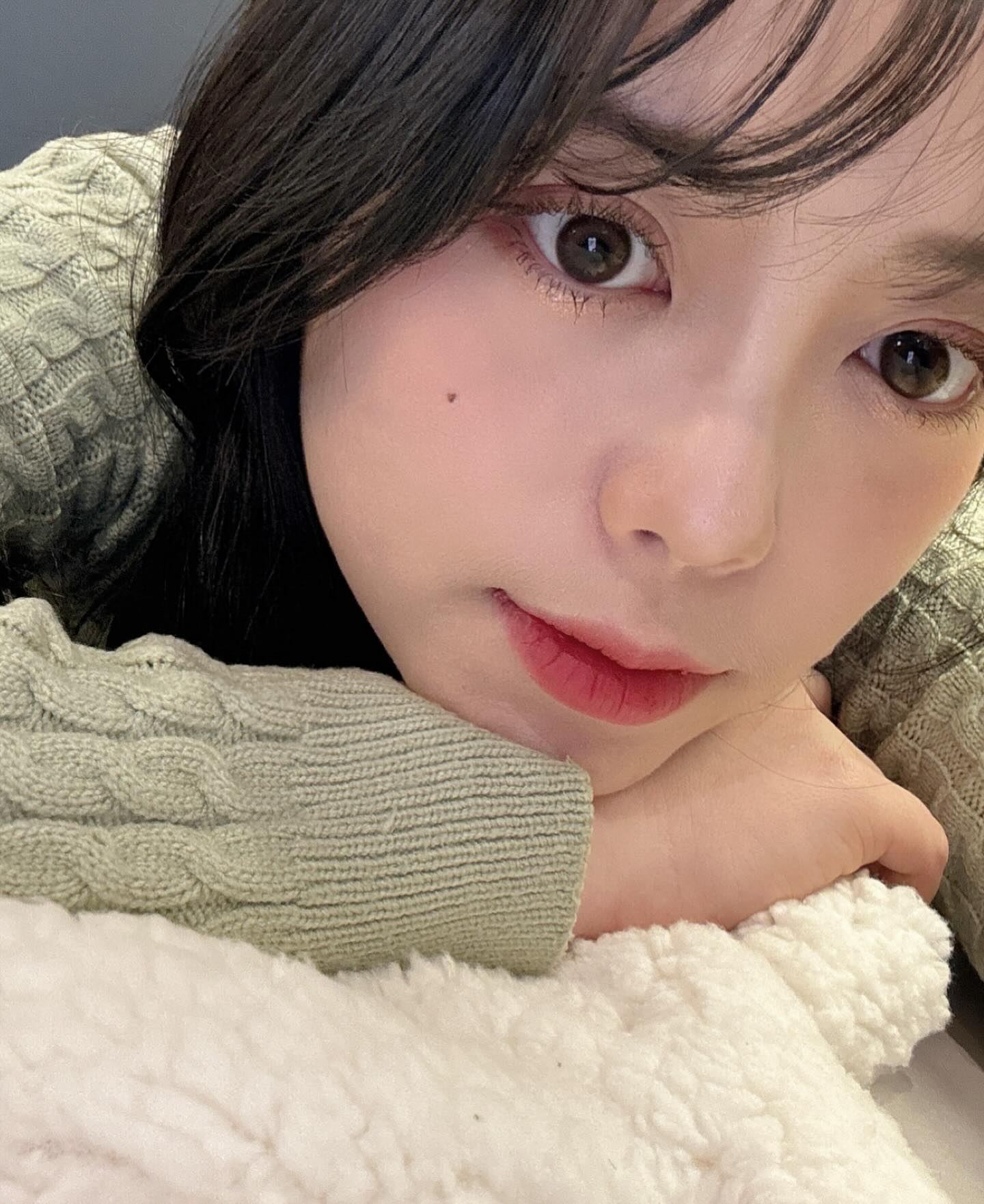 #협찬 나랑 눈 마주치면 붕어빵 내놔👊🏻
요즘 자주 끼는 렌즈 ( ᶿ̴͈᷇ .̮ ˂͈᷆ )
그래픽도 은은하고 착용감도 좋아서 데일리 렌즈로 딱이에요🫶🏻

#렌시스 #제품제공 #렌즈추천 #데일리렌즈 #노이브라운 #셀스타그램 #오오티디 #부평카페 #일상소통 #데일리