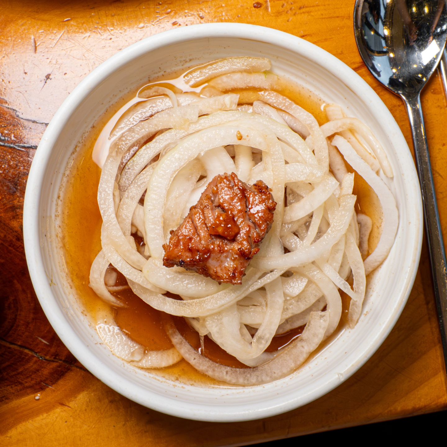 #백두산참숯화로구이
#행신역맛집 #행신맛집
지난번에는 고기에서 냄새가 살짝 나길래 이집도 맛집리스트에서 빼야할까 고민했는데, 오늘 오랜만에 가 보니 고기 상태가 다시 좋아졌다.
막걸리 한 모금 꿀꺽 한 다음 신선한 쌈야채 위에 돼지갈비랑 양파절임이랑 구운마늘 딱 올리고...크으👍🏻