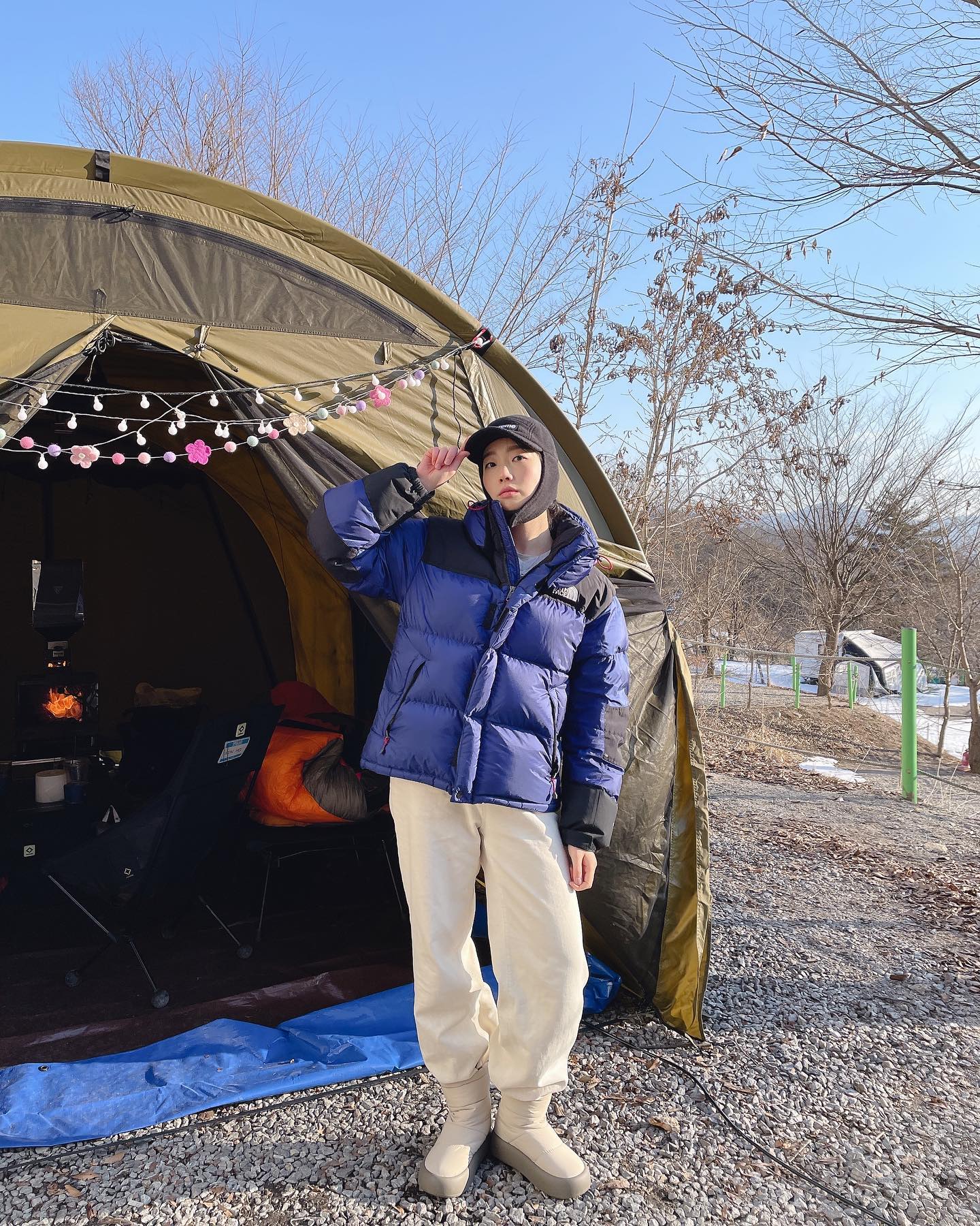 추운데 아주 매력있단말이지!!!☃️❄️🫧🤍

.
.
.
#캠핑 #캠핑룩 #오늘 #오늘뭐입지 #코디패션 #패션 #패션코디 #데일리패션 #오오티디 #셀피 #셀카 #셀카그램 #셀피 #셀스타그램 #얼스타그램 #전신샷 #좋아요 #좋반 #패딩부츠 #첫줄 #첫줄좋반 #감성 #스냅 #일상소통 #소통 #daily #ootd #fashion #selca #selfie #캠린이