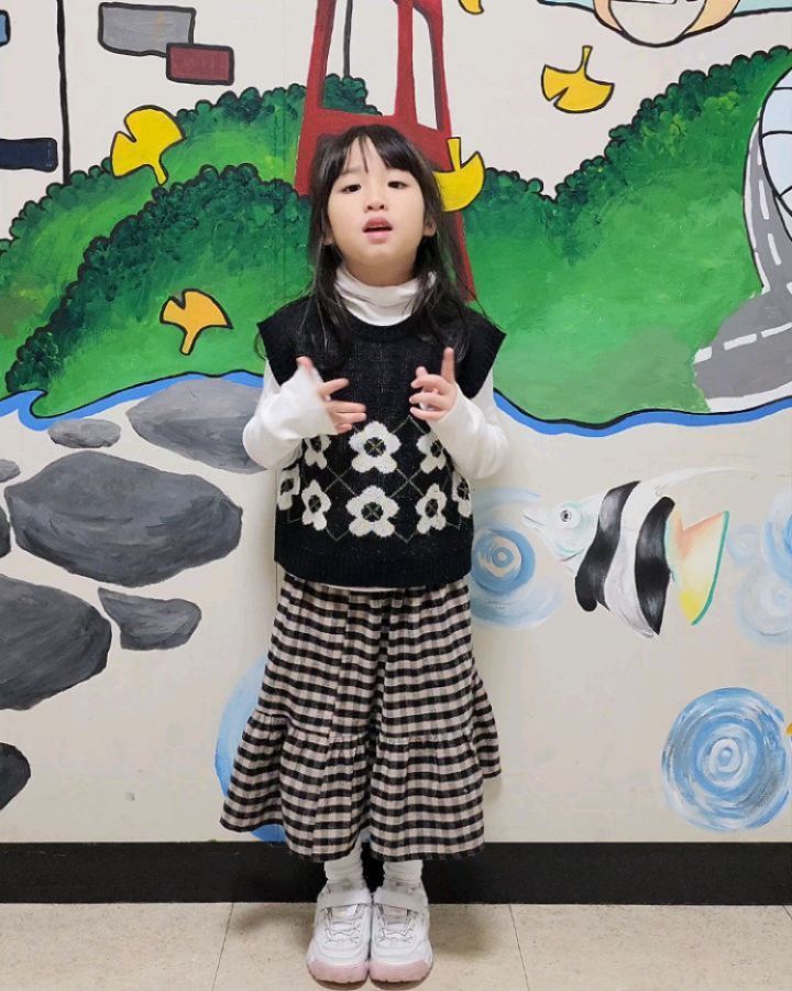 #ㅋㅋㅋ
15초부터 주의 
참을수가 없었어요
완성본은 두번째편

#하윤하음 #이세상에좋은건모두주고싶어 #장기자랑 #육아소통 #육아일기 #지못미 #15초 #나도어쩔수가없나봐 #7살 #예비초등