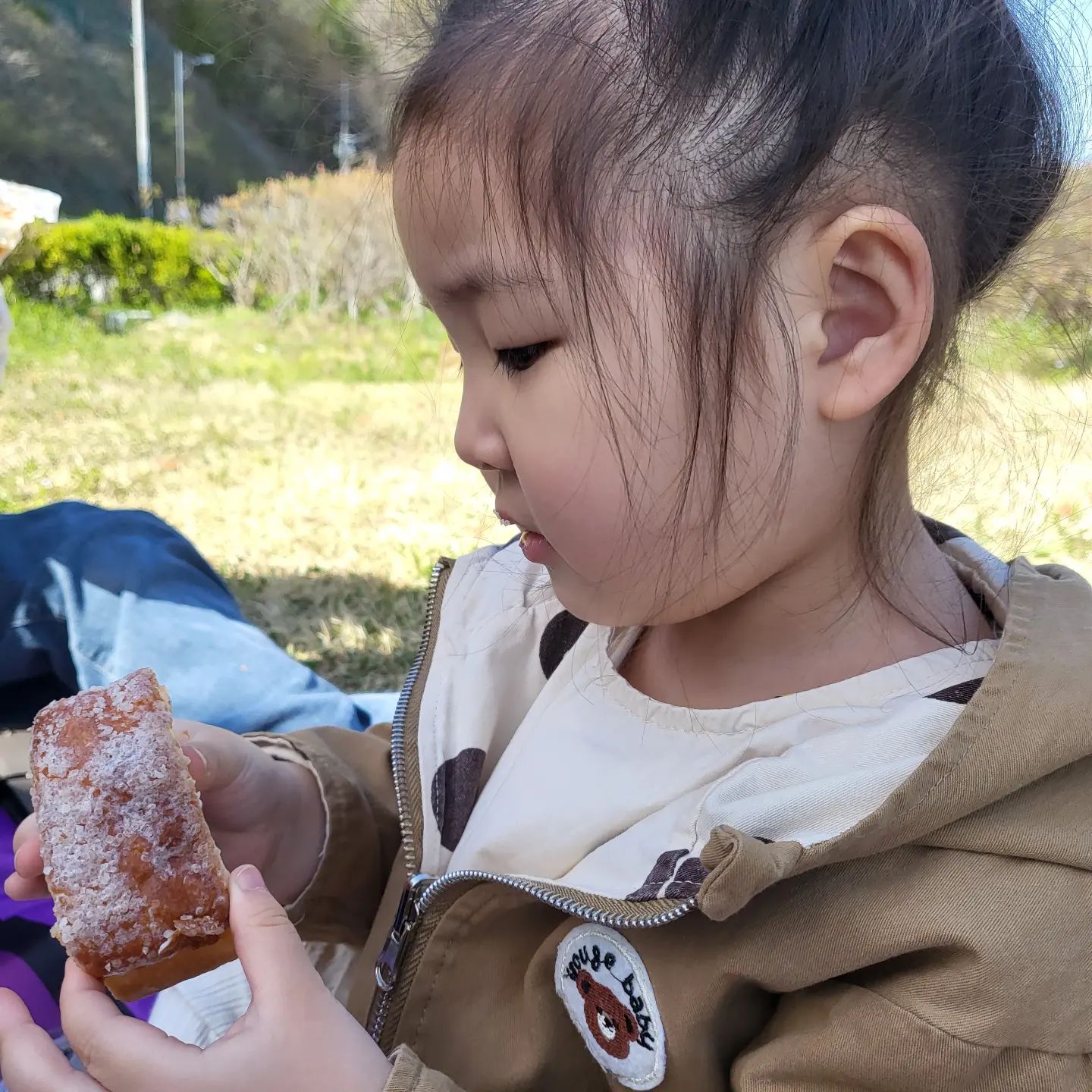 오늘은 날씨가 너무 좋아서
근처 #장성댐 다녀왔어요
날씨도 좋구 산책로같이 산책길도 걷고💕
콧바람 쐬기 너무 좋았어용
