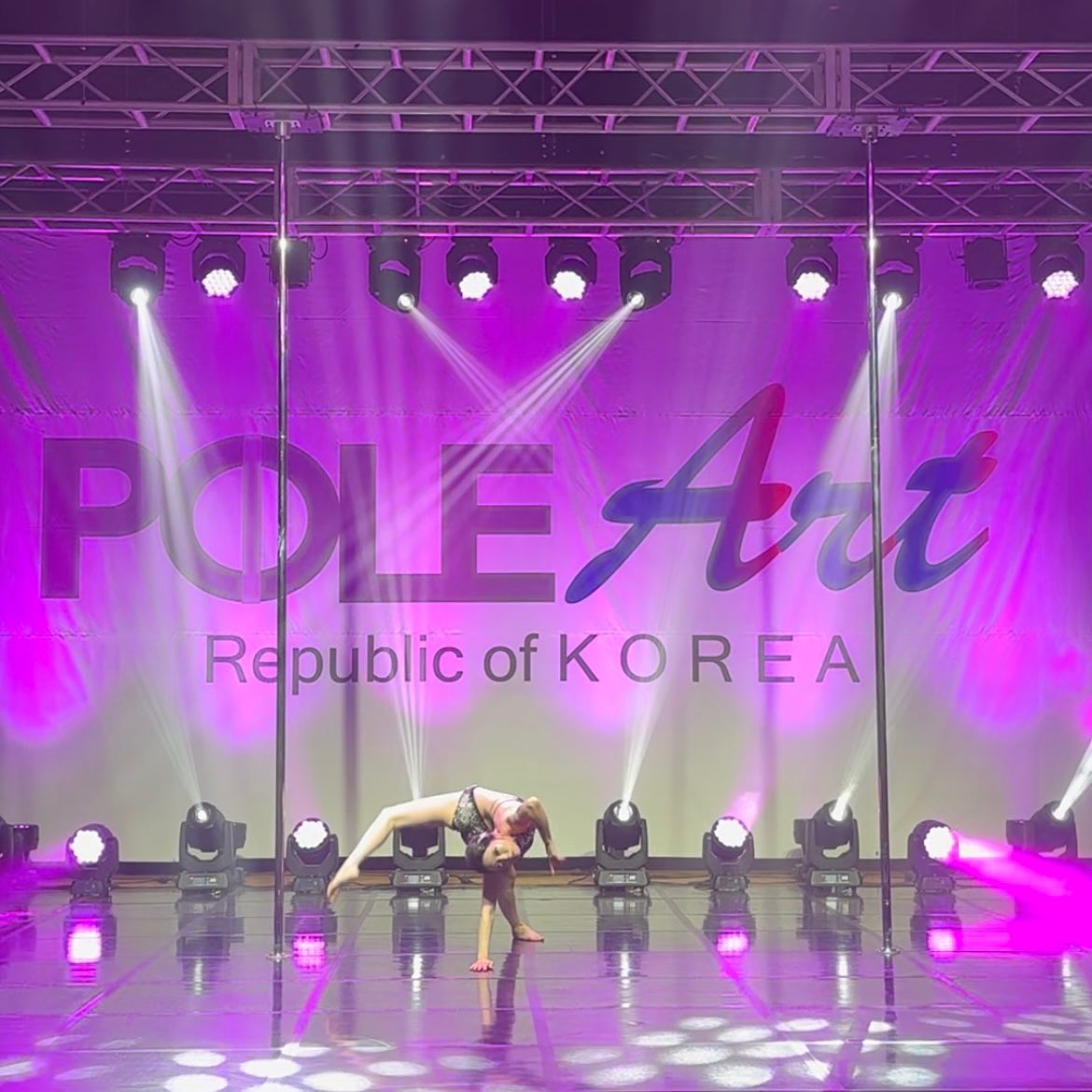 23.05.28
입상은 못했지만 내 인생 첫 대회이기 때문에 기록하는 글
정말 크나큰 경험이자 도전이었다

항상 든든하게 서포트해주는 울 현민이
mii_n_n_n 
택시타고 먼 거리 와준 슨미니
minzzang77 
그리고 세상에서 젤 사랑하는 내 동생 은주랑 엄마아빠
_rongrongii 

감사하고 사랑합니다🙇🏻‍♀️🫶🏻❤

이 계정에는 사진만 올릴 것임..^^