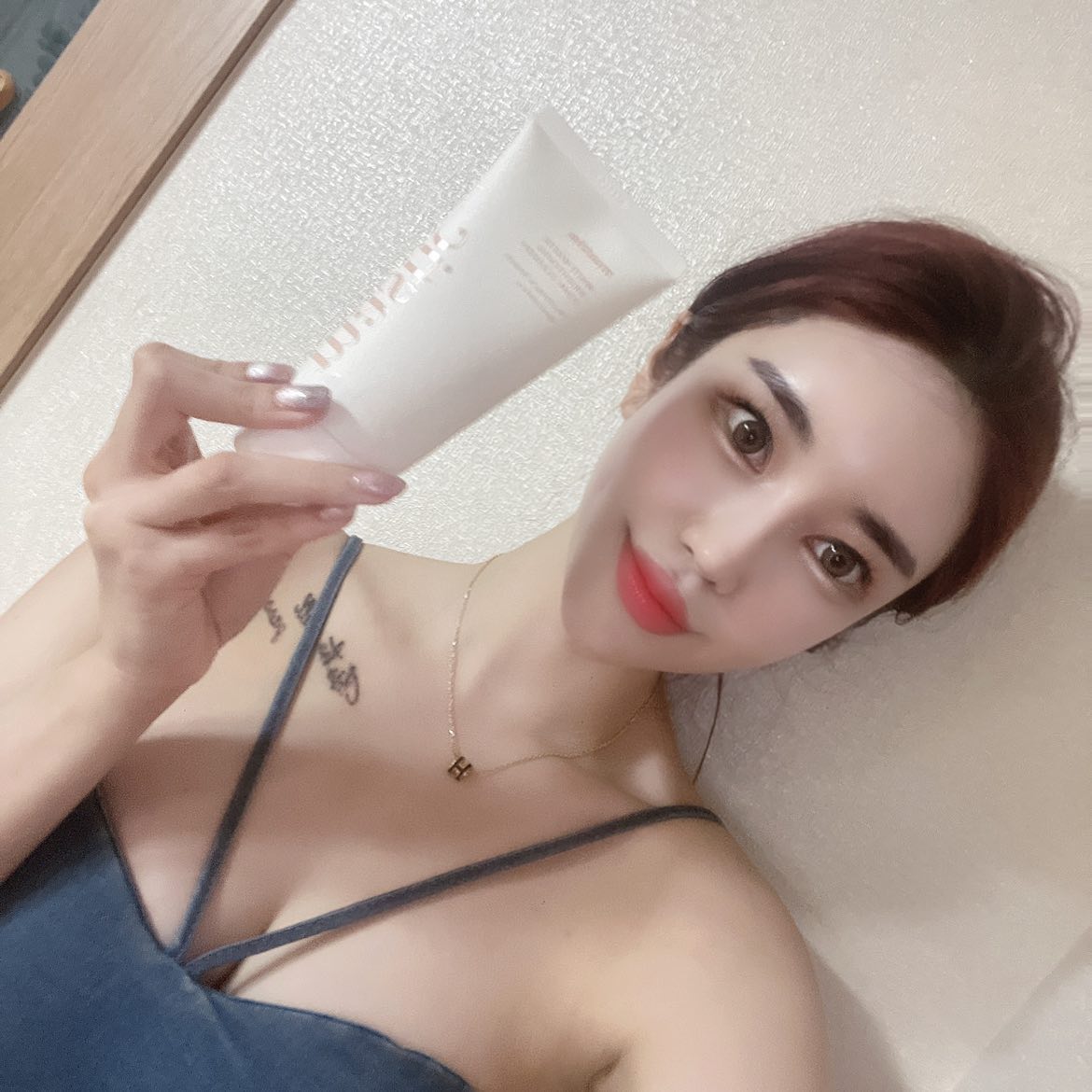 #협찬 
mastina_official 
클렌징이 가장 중요한건 국룰이쥬!!
당김없이 편안한 저자극 각질 클렌징 

모공 속 노폐물 99.4% 세정 효과로 단 1회만 사용해도 산뜻 말끔 클렌징 ✔️

피부 자극 지수 0.00 저자극 테스트 완료✔️

화이트 매스틱 콤플렉스 10,000ppm & 당근 비타 콤플렉스 성분이 더해져 씻을수록 진짜 환해져요 💡

#매스티나 #화이트매스틱 #화이트매스틱브라이트닝폼클렌저 #각질클렌징 #클렌저추천 #클렌징폼추천 #클렌징폼 #폼클렌저 #얼굴각질제거