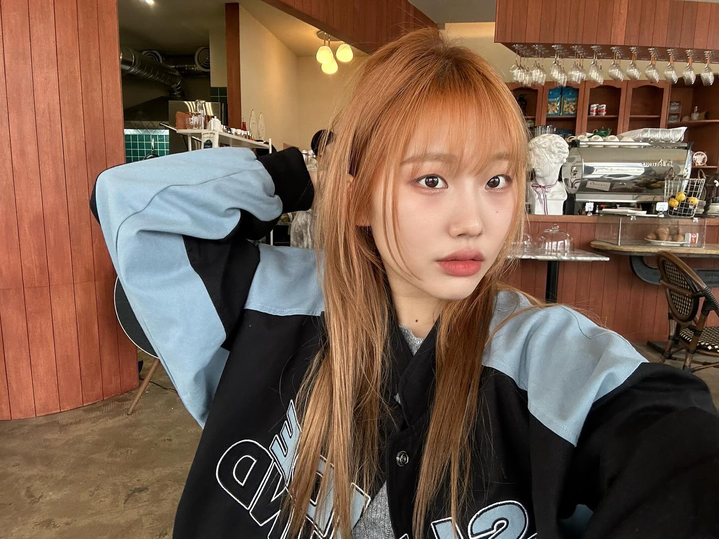 스윽
