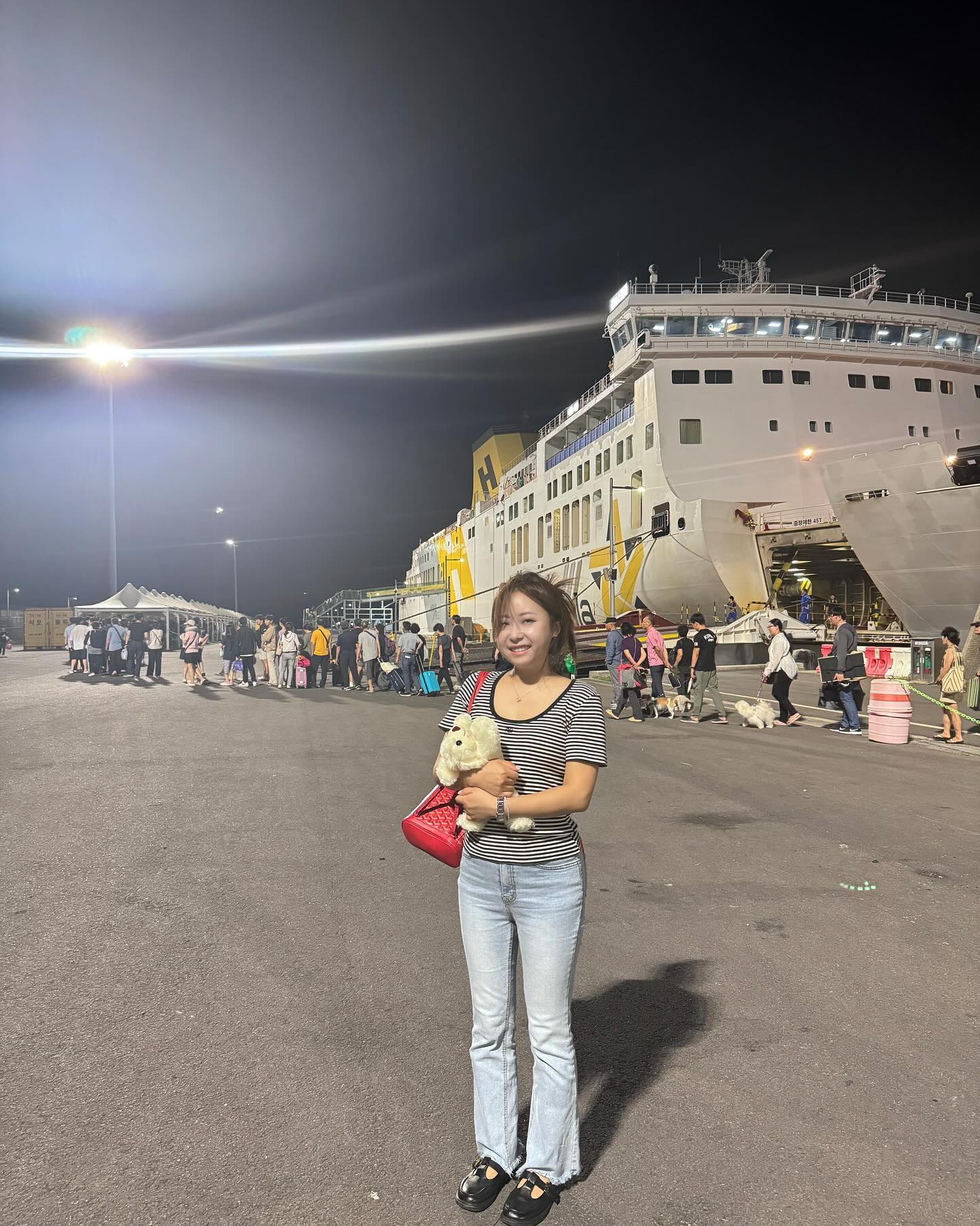 🚢페리타고 제주행 ~ 너무 잼있다 배위에서 본 일출과 보름달
#제주여행 #여수여객터미널🛳 #크루즈여행 #배타고제주도 #여행스타그램 #일탈여행 #제주도