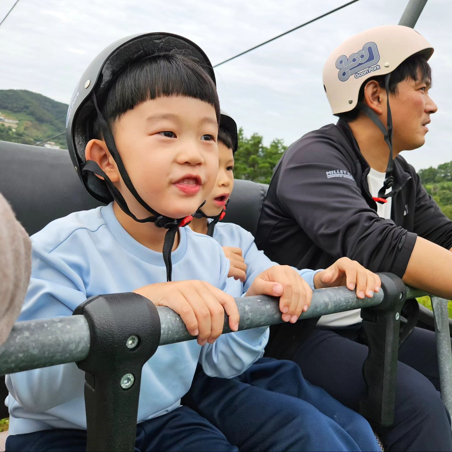 10월 1주_ #청도여행

현지인맛집 찾아 #아부지뽈찜 먹고,
#청도군파크루지 타고, #청도소싸움 구경 🐂 🐃
이기긴했는데 배당이 x 1.1 배 ㅋㅋㅋ

게다가 #청도반시축제 중이라 코미디랑 #은가은 까지 봄~  알차게 놀다온 청도~

#가을여행
#경북청도