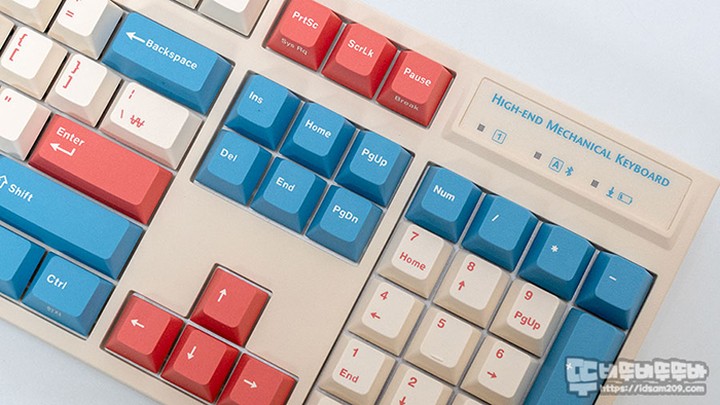 #LEOPOLD #레오폴드 #FC900RBT #MX2A #체리신형스위치 #MX2A스위치 #CORAL #BLUE #기계식키보드 #뚜비뚜비뚜뚜바 #idsam209

리뷰 : https://idsam209.com/3041

대박!! 레오폴드가 드디어 해냈네요. 

핫스왑 방식은 아니지만 2중 흡음재 사용에 체리 신형 스위치인 MX2A 저소음 적축 스위치를 조합은 완벽한 무소음 키보드를 구현했습니다.

기존에 MX 저소음 스위치의 경우 보강판, 흡음재 유무와 상관없이 타이핑 시 손끝 저림이 있었지만 MX2A 저소음 적축 스위치는 손끝 저림이 없네요.

강력하게 추천드립니다.