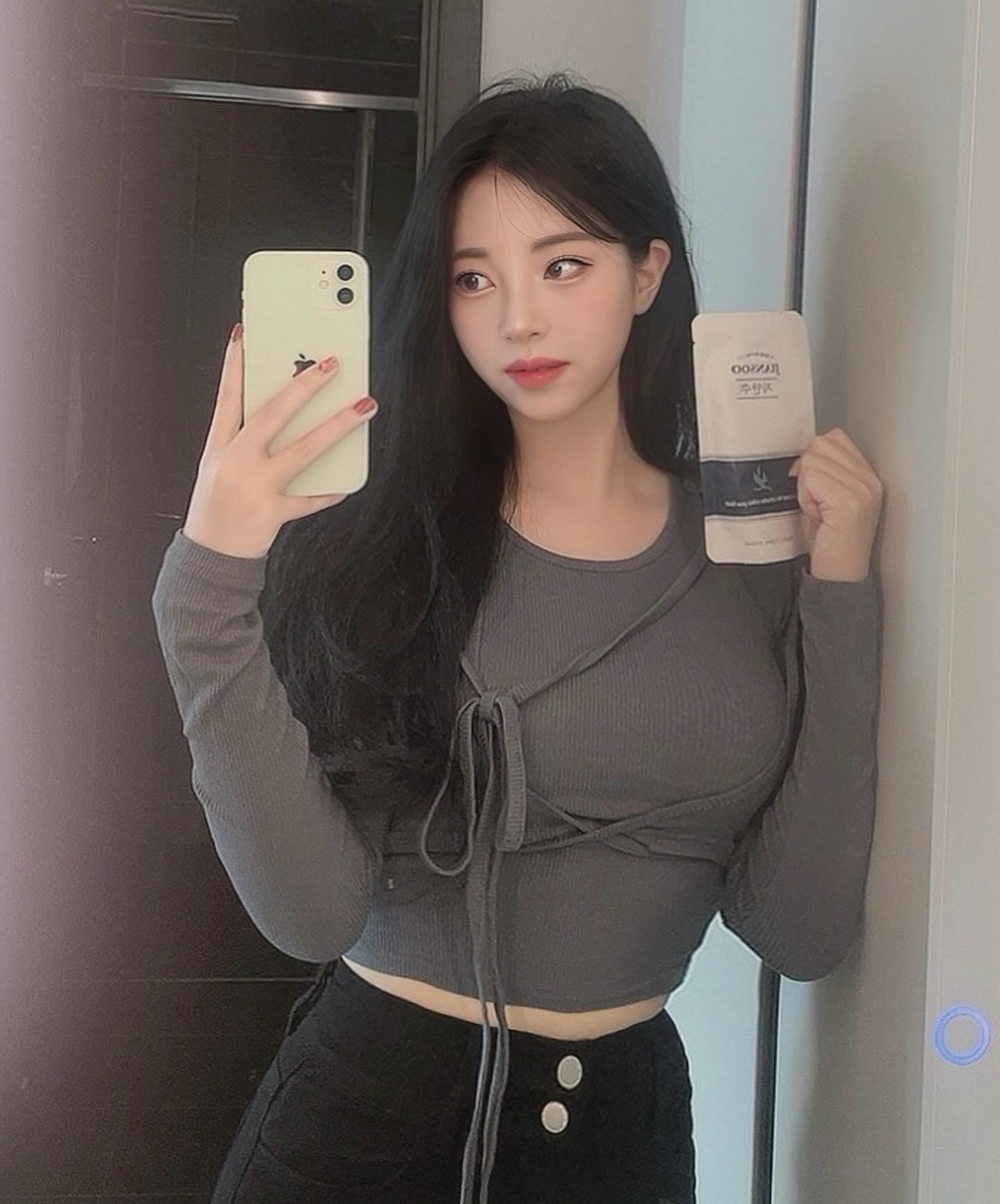 💠체험단을 모집합니다💠

제가 최근 스토리에 올렸던 붓기차 ”지안수“ 보셨나요!
붓기 빼주는 액상차를 협찬 받아서 먹어보고 효과가 진짜로 너무 좋아서 (전날 슬픈거보고 대성통곡하고 맵게 먹고 ..지안차 2포 먹었는데 다음날 찐으로 안부음 ..)

그래서 여러분들도 저랑 같이 붓기차 마시면서 신경쓰이는 붓기 빼면 좋을 것 같아서 [체험단 5명] 모집해달라구 요청드려써요..🥺

방법은 : 본 피드 글 좋아요 +댓글에 ”지안수“ 달아주시면 끝!


✅지안수는 시중 파우치 형 붓기차 중에 가장 높은 원물 함량을 자랑합니다!(호박꿀맛)🎃

✅지안수는 방부제, 화학부형제가 들어가지않은 건강한 붓기차

✅자궁수축을 일으키는 율무, 팥을 빼고 만들어서 수유부 임산부도 마음 놓고 먹을 수 있습니다!!

✅지안수에는 배도 들어가서 숙취해소 용으로도 좋고 자연원물로만 만든 원료가 체내에 정체되어있는 수분과 노폐물을 배출시켜서 붓기에 도움이 많이 됩니다!

맵고짜게 먹고 자는 날이면 다음 날이 팅팅 부어서 걱정 됐는데 자기 전에 지안수 챙겨먹고나면 정말 티 하나도 안나고 얼굴 상태 좋음..👍🏻👍🏻👍🏻👍🏻

여자분들은 물론 쇼핑몰 하시는 분들, 회사원분들, 학생분들 
붓기로 매일 스트레스 이신분들 참여하고 이벤트 붓기차 받아가세요🤍🤍


체험단 당첨자 5명에게는 지안수 1박스씩 보내드려요!


이벤트 기간 : ~4월 2일
당첨자 발표 : ~4월 2일 스토리 업로드 및 개별 dm

#지안수 #붓기차 #지안수체험단 #체험단 #체험단모집
.
.
.
#셀카#셀스타그램#얼스타그램 #좋반#좋아요반사#릴스#reels#liker#l4l#selfie