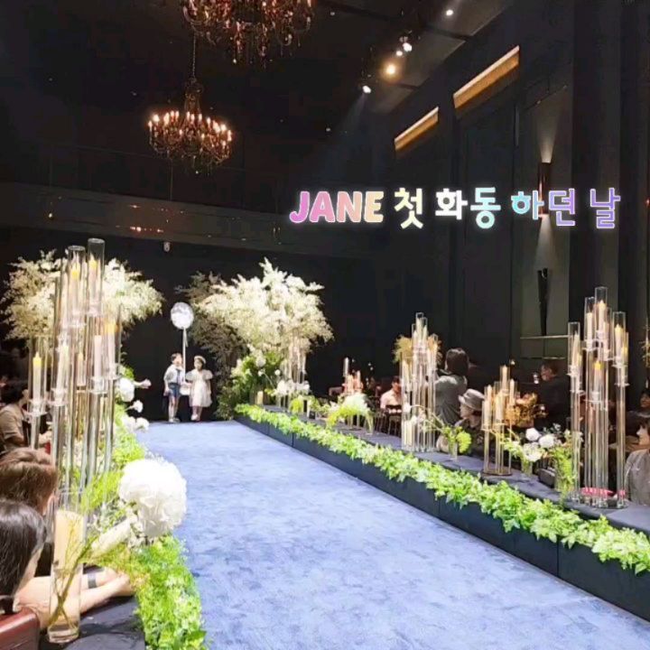 #제인그램

_

머리속만 복잡해서 일상도 못나눈것이 넘 후회되더라구요.
궁금해하실 우리 제인이소식  전해요~♡

그사이 머리가 핑크색이 되었어요🤣🤣🤣
아이돌언니들따라 그렇게 춤을 추더니 
자기도 핑크머리가 하고싶대요?
준이랑 둘이 절대 안된다고 버티다 결국 엄마가 졌지요😂😂😂
졸업사진도 핑크머리로 찍었어요?ㅋㅋㅋ
나~중에 후회하지않을까 걱정이에요🤣🤣

이모결혼식 화동두 해보고, 날이갈수록 
더 장난꾸러기 천방지축언니가 되고있어요😆
내년에 학교가서 어쩔지 진짜 엄마 걱정ㅋㅋㅋ

그래도 아주 건강하게 3개월,6개월 외래다니면서 지내고있어요😁
중간에 40도에 토하고 쳐져서 응급실한번 다녀온건 비밀ㅋㅋㅋ
넘나 건강한 7세언니로 잘 지내고 있어요

이제는 다시 일상도 전하고 다시금 소통하러도 다닐께요🤩
보고싶었어요🩷
.
.
.
.
.
#7세언니 #7세딸램 #소아간이식 #담도폐쇄
#40대맘그램 #일상나눔 #감사합니다❤