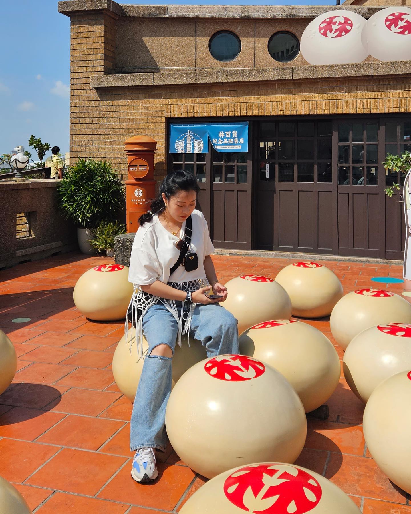 더워 디지겠슈~ 한국가고싶다ㅜㅜ
너무덥고 습한 대만날씨
해도 쨍쨍해서 눈도못뜨겠다 
머리조심하라는데 머리가 닿을리가 없음
#덕기양행 #안평수옥 #반얀트리 멋있네….
내일부턴 #가오슝 여행 시작!

#타이난 #타이난가족여행 #대만
#데일리 #일상 #여행스타그램 #대만여행 #가족여행 #daily #dailylook #trip #taiwan #kaohsiung #tainan