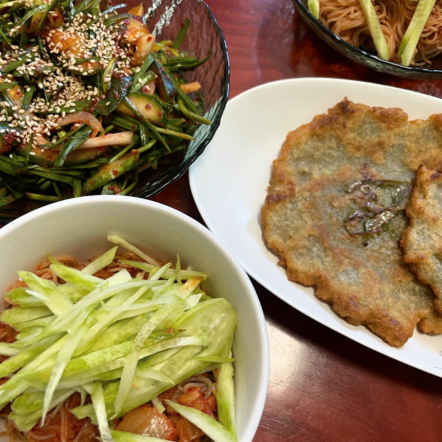 집밥 정똑순😆
콩담백면 비빔국수, 감자전, 부추오이무침, 오리훈제 찜
🫘🥔🥒🦆

#콩담백면#감자전#오이무침#부추무침#훈제오리
#집밥#집밥스타그램#집밥레시피#건강식#똑순이#😆