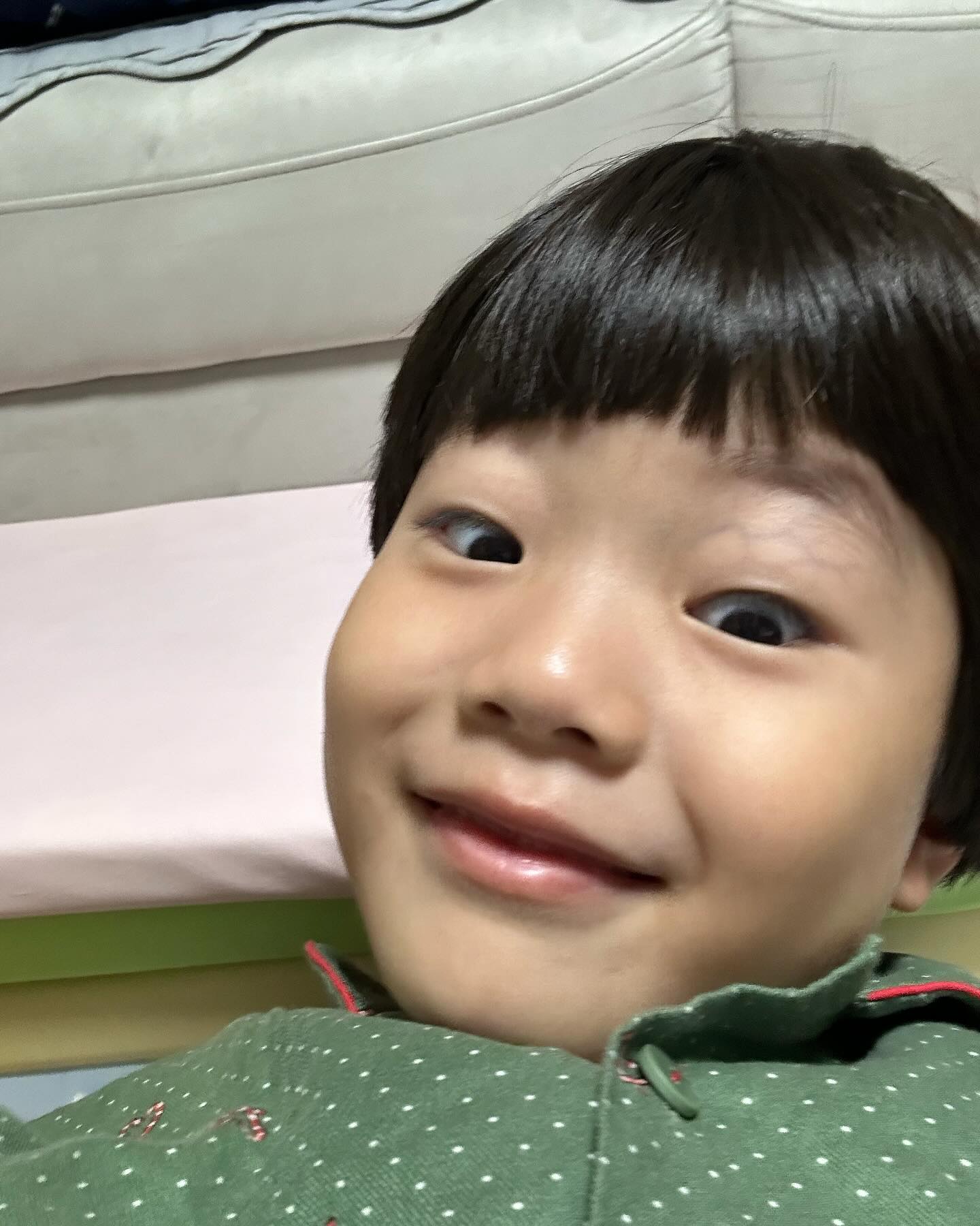 아~ 
.
.
.
#사진찍는법을 #형아한테배움 #각도가딱 #누가형제아니랄까봐 
#우리집1호 
.
.
#아들들 #딸 #신남매 #육아 #일상