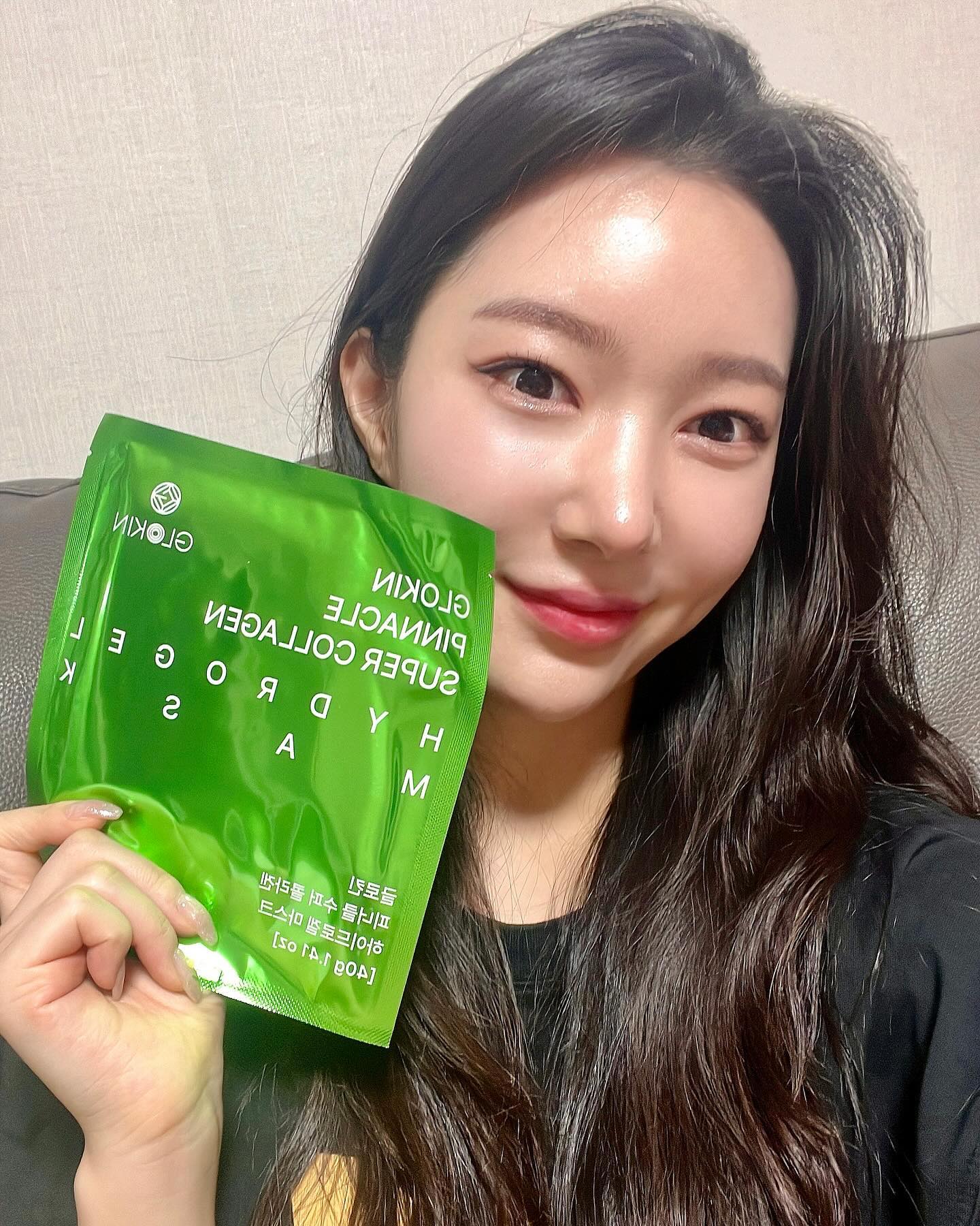 #협찬 glokin_daily 

 세계적으로 인정받은 프랑스산 저분자 명품콜라겐 사용한 글로킨 콜라겐 마스크팩❤️
유효성분이 응축된 상태에서 육안으로 하얗게 관찰되다가
피부에 흡수가 다 되면 투명해져요!
피부의 깊은 부분까지 안정적이고 지속적으로 전달되는데
높은 흡수율+진피층까지 도달하는 효능으로 확연한 피부개선효과가 보여요💕💕
피부 문제 유발 성분은 무첨가해서 안심하고 사용가능합니당
자기 전 수면팩으로 꾸준히 사용하는중❣️💓

#글로킨마스크팩 #하이드로겔마스크팩 #수면마스크팩추천 #대용량마스크팩추천 #글로킨콜라겐마스크팩 #글로킨콜라겐팩 #글로킨하이드로겔마스크팩  #글로킨수면마스크팩 #글로킨대용량마스크팩