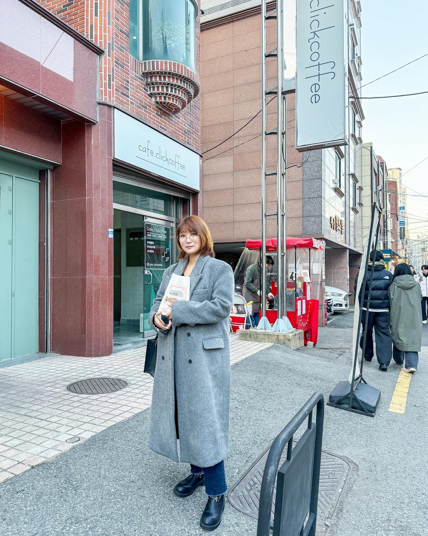 -
2024.01 ~ 03 우리사진
▫붕어빵 시즌 빨리 다시 왔으면 좋겠다
▫일할 때 땀에 머리가 너무 가라앉는구나... 없어 보인다
▫자켓빨은 부러운디… 안덥나?!!!
▫마트 주류코너는 웃음이 안 멈춤 ㅋㅋㅋㅋㅋ
▫봄이라고 이제 슬슬 길에 꽃이 보이는 3월
.
.
.
.
#일상 #부산 #나들이 #붕어빵 #산책 #길거리