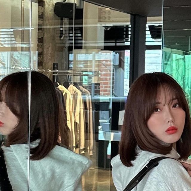  미니🎀 on Instagram: "#광고 
2030 여성 소비자들 중심으로 큰 인기를 얻고 있는
패션 브랜드 ‘닉앤니콜’에서 오픈 팝업 행사를 하고 있어
방문을 하였습니다🎉

닉앤니콜은 일상생활에서 활용하기 좋은 
웨어러블한 디자인과 소재를 특징이라 인기가 많은
패션 브랜드랍니다💜
이번 닉앤니콜 뮤즈로 배우 문가영 님이 발탁되어
화보를 보니 닉앤니콜만의 디테일과 미니멀리즘, 
긱시크 감성 감각 묻어 나오는 MZ 세대의 
스타일링을 선보여 매력적이고 정말 이뻐 보이는데요💋 
3월 8일 문가영 님이 방문한다는 사실🫢💕

유니크하고 미니멀리즘함이 느껴지는 걸리쉬한 
닉앤니콜 팝업스토어로 모두들 보러 가보세요🌸

🎀닉앤니콜 오프라인 행사
장소: 서울 용산구 이태원로54길 58-3 2층 ~ 3층
🎉8일 그랜드 오픈 및 문가영님과 인플루언서 초청 방문 행사
🎁9일~16일 방문고객 한정 오픈 할인 이벤트 및 사은품증정
.
.
.
#닉앤니콜 #팝업스토어 #nicknicole #한남동팝업 #한남동핫플 #한남동쇼핑 #한남동옷가게 #한남동핫플레이스 #한남동 #이태원팝업스토어 #이태원핫플레이스 #이태원핫플 #이태원옷가게 #문가영 #문가영패션 #문가영가방 #문가영스타일 #디자이너브랜드 #무신사 #29cm"