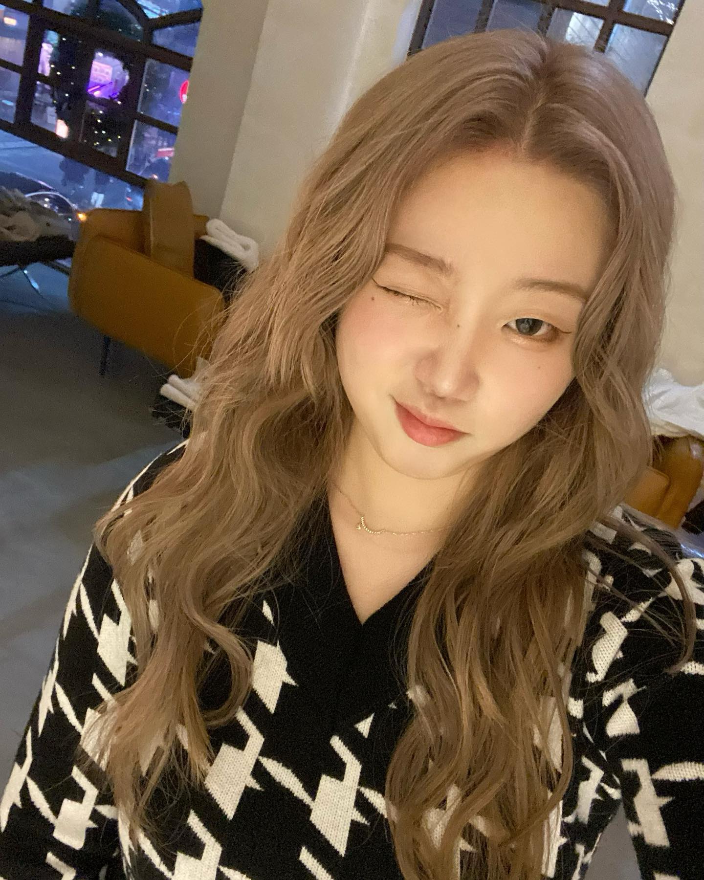 고장난 윙크 🖤🤍🖤