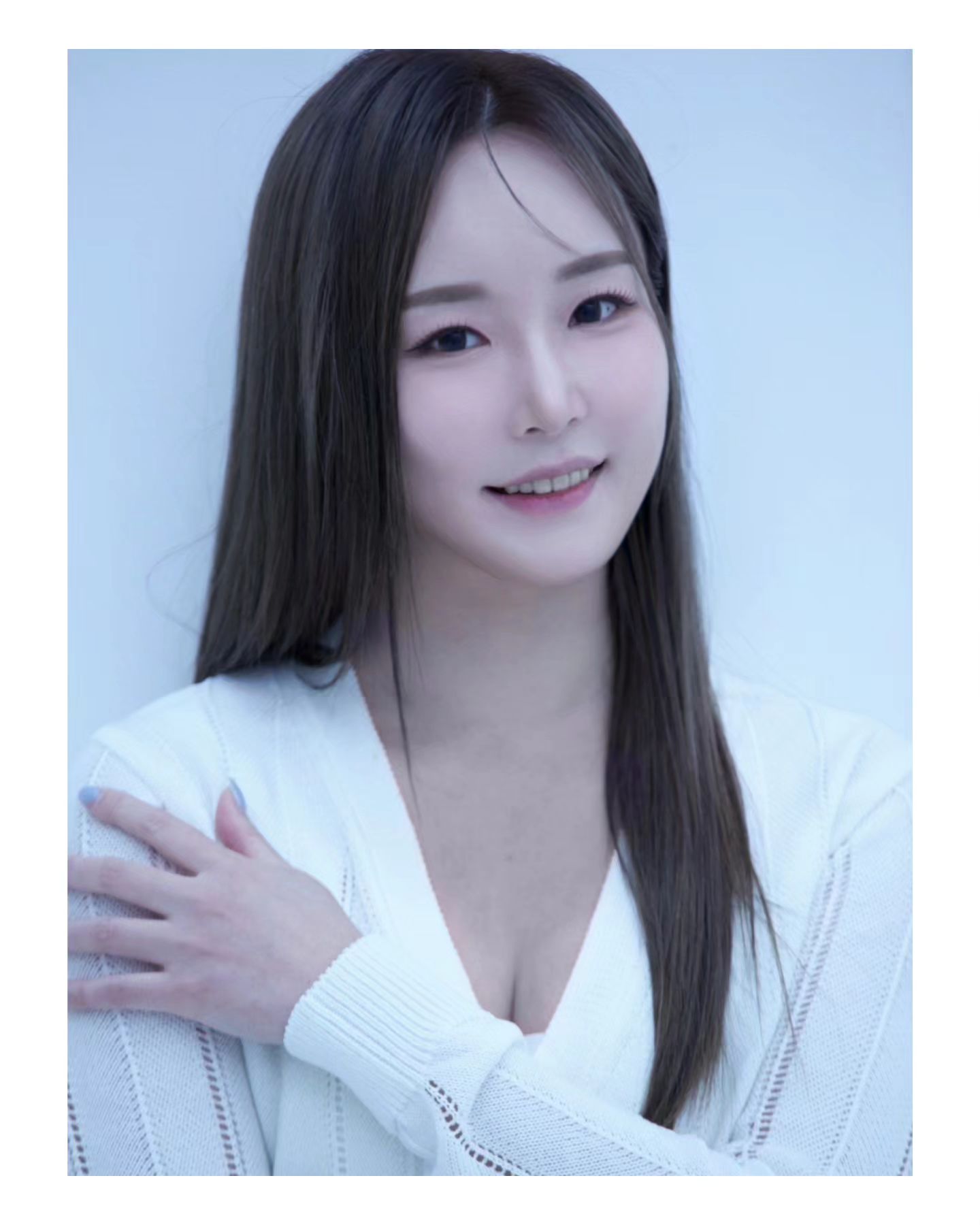 🫧

뉴쿨톤 프로필

어제의 나보다 나은 내가 되고 싶어요.
그것도 쉽지 않지만!

sentimental624 
pastandnowstudio 

피엔 강남 프리미엄점
좋은 기회 감사합니다.

alabit_official 
biny_makeup 
hair_yuzziin__ 

항상 감사합니다.
실장님들 없이 방송 못해요 🥹

✨️

#쇼호스트 #프로필 #뉴쿨톤프로필 #프로필사진 #강남프로필사진 #쇼호스트프로필 #배우프로필 #뉴쿨톤 #쿨톤 #여름쿨톤 #에이라빛 #방송메이크업 #강남증명사진 #소통 #맞팔