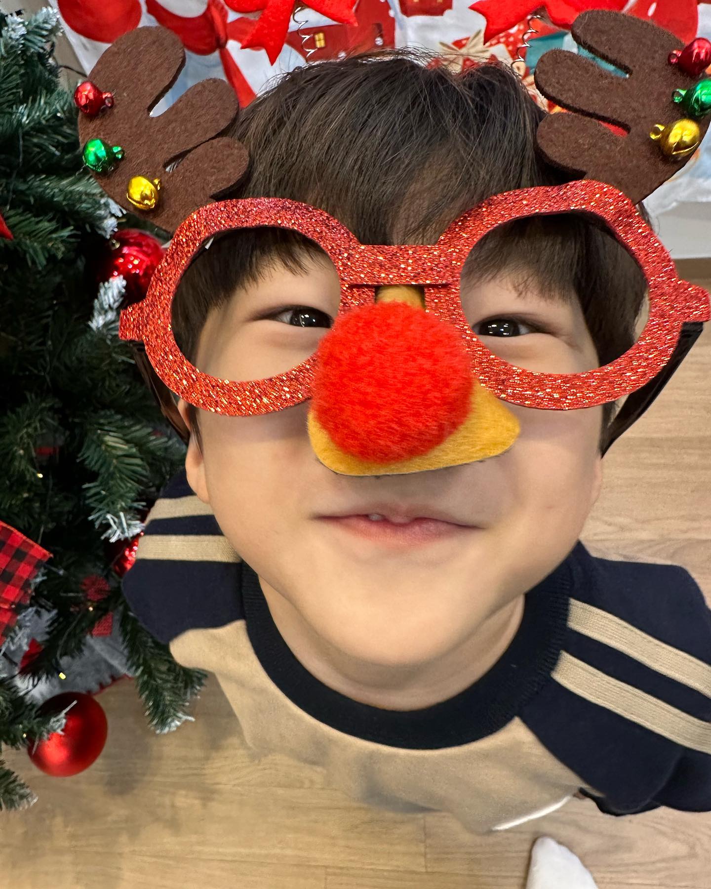 아담리즈에서 크리스마스 느껴보기 ㅋㅋ
다은이가 자꾸 뒤꿈치를 들길래..
다은이 내려 유노 올려를 하여 겨우 키맞춤 ㅋㅋㅋㅋ
귀여운 아이들❤️

#유노스타 #아담리즈 #아담리즈수학 #아담리즈평택 adampy1