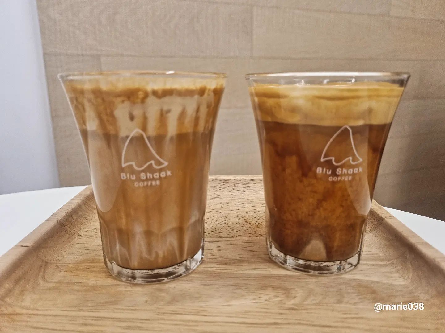#블루샥
#구서동

아빠 만나러 추모공원
비가 추적주적 내린다
삼촌도 계시고, 작은집할머니도 계시고
이번 명절은 외롭진 않으시겠네

#부산추모공원
#설날연휴 #설전에미리