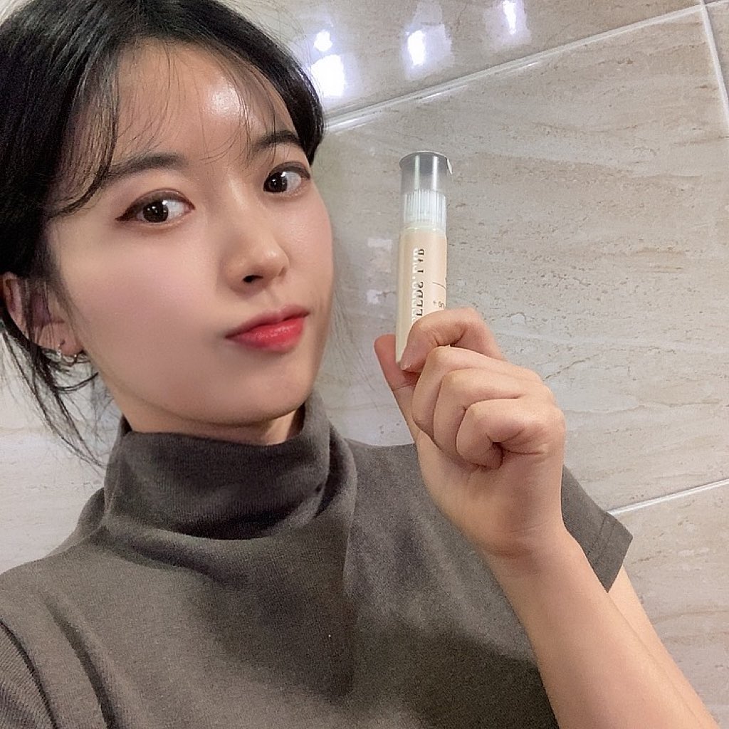 #협찬 
종합 비타민 추천 리즈랩 바이알 이뮨 플러스✨

✔️국내 최초, 최다 22종 영양소 함유 
✔️기존 19 종 영양소보다 비타민 B2,비타민 B12,마그네슘 이렇게 3 가지 영양소가 더 추가됨👍 (총 22종 영양소 함유로 업그레이드)
✔️ 비타민 뿐만 아니라 챙겨야하는 영양소들을 한번에 챙겨주니까 먹지 않은 날이랑 먹은 날의 컨디션 차이가 확실히 느껴지는 것 같아요
✔️살구베이지와 아이보리 컬러의 조화로 따뜻한느낌+깔끔하면서도 세련된 느낌의 패키지로 주변 지인분들에게 선물하기 좋은 것 같아요👍
✔️액상비타민이 망고맛이라 누구나 맛있게 섭취 가능!

#협찬 #리즈랩 #리즈랩바이알이뮨플러스 #바이알이뮨플러스 #국내최초 #국내최다 #이민정 #이민정비타민 #골프비타민 #골프필수템 #라운딩필수템 #골프선물 #운동비타민 #올인원비타민 #종합비타민 #비타민추천 #프리미엄비타민 #면역력영양제 #멀티비타민 #멀티비타민추천 #건강기능식품추천 #비타민선물